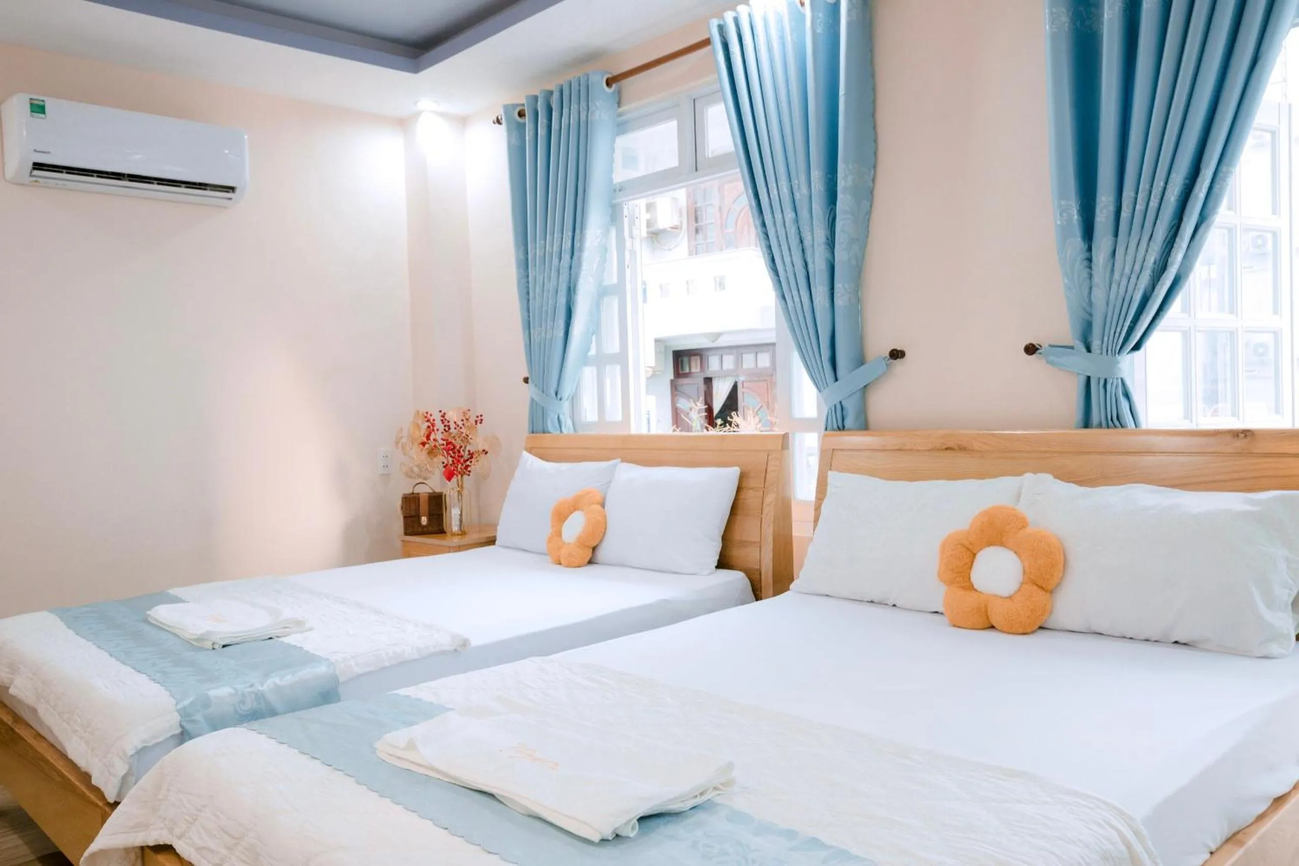 Photo of the whole room, Bed in Hotel Nắng