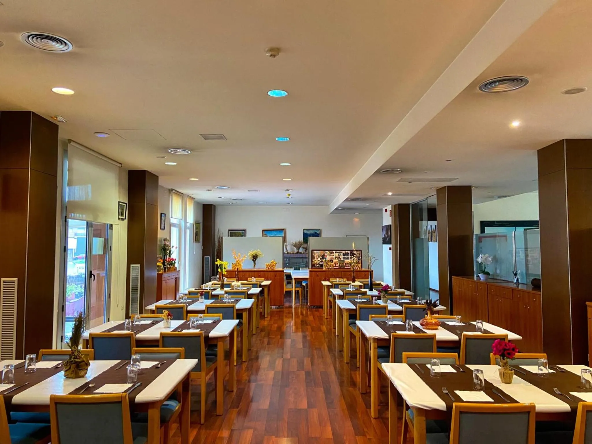 Restaurant/places to eat in Hotel Berga Park