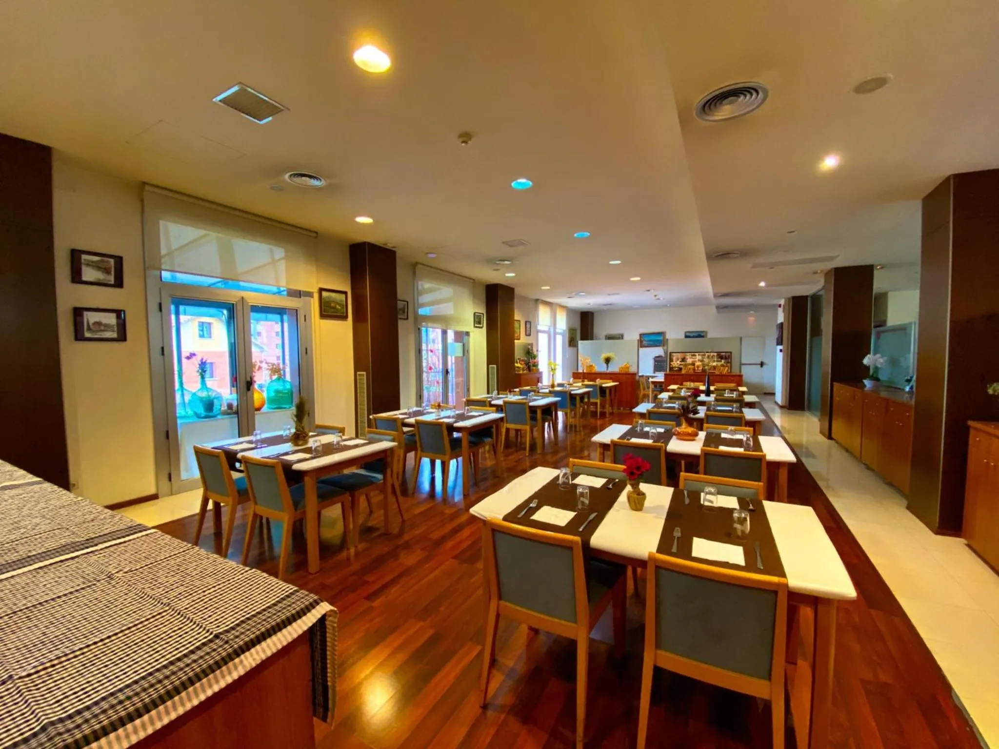 Restaurant/places to eat in Hotel Berga Park