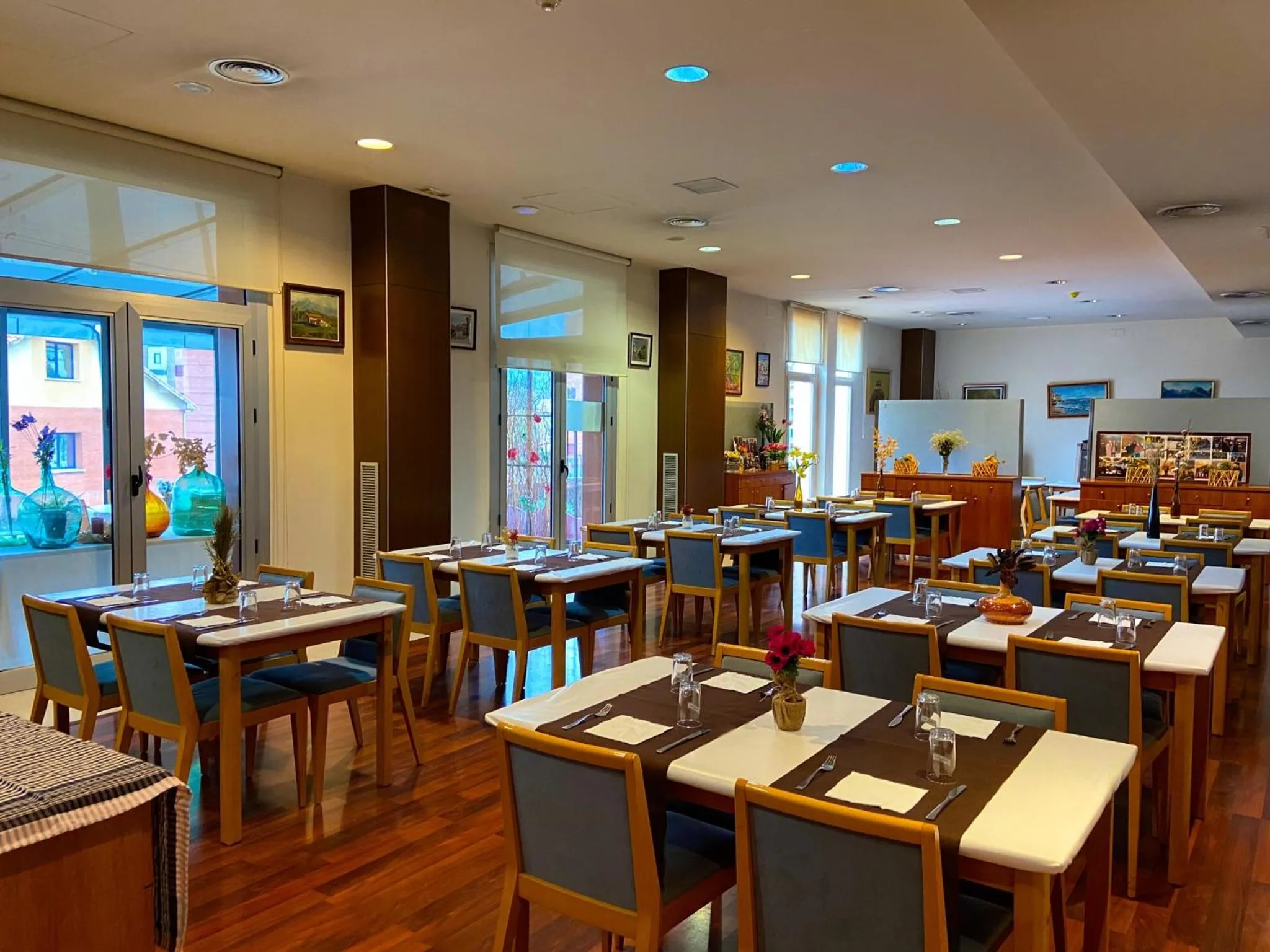 Restaurant/places to eat in Hotel Berga Park