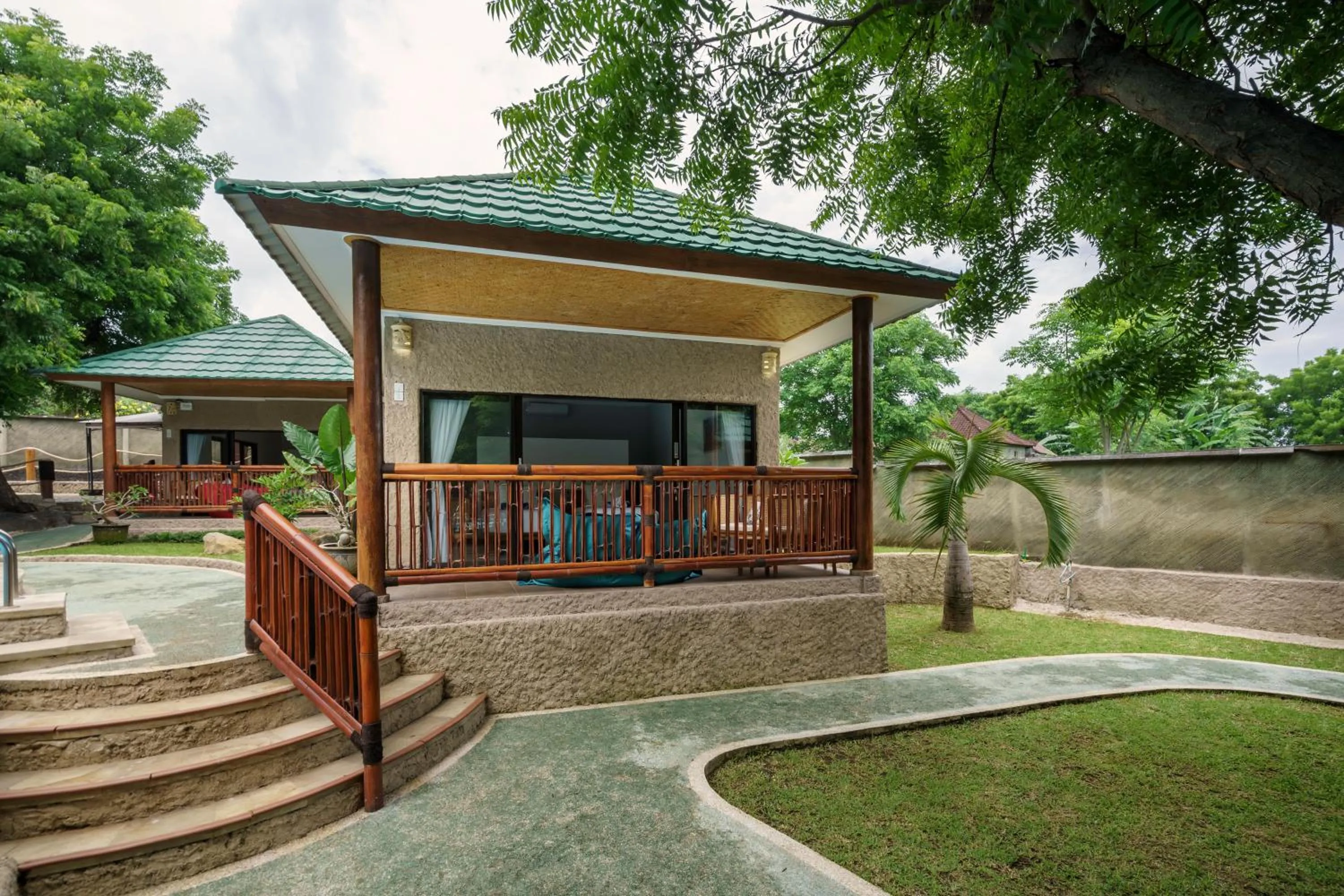 Garden view in Lunar Dive Resort: Bamboo Villas