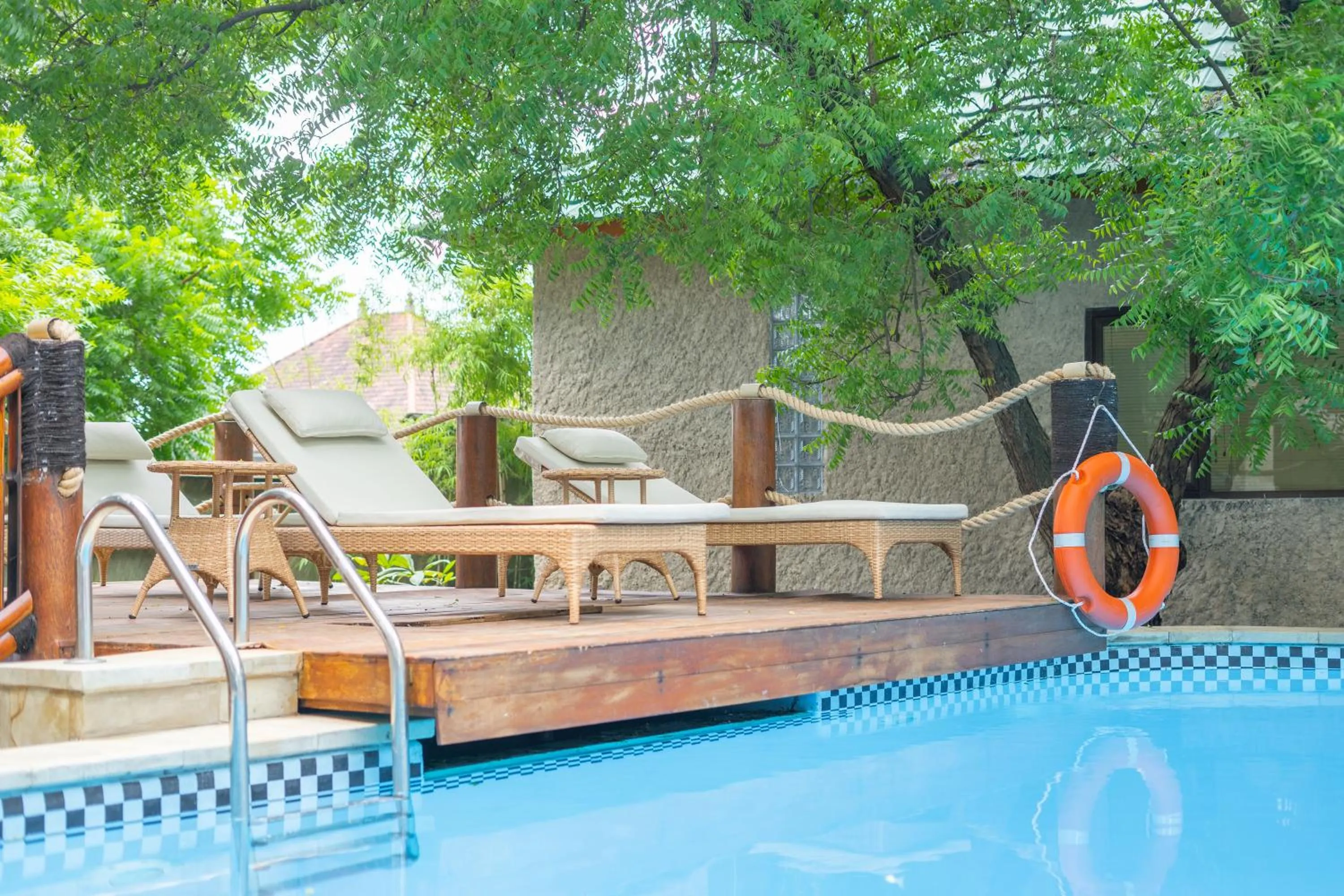 Swimming pool in Lunar Dive Resort: Bamboo Villas