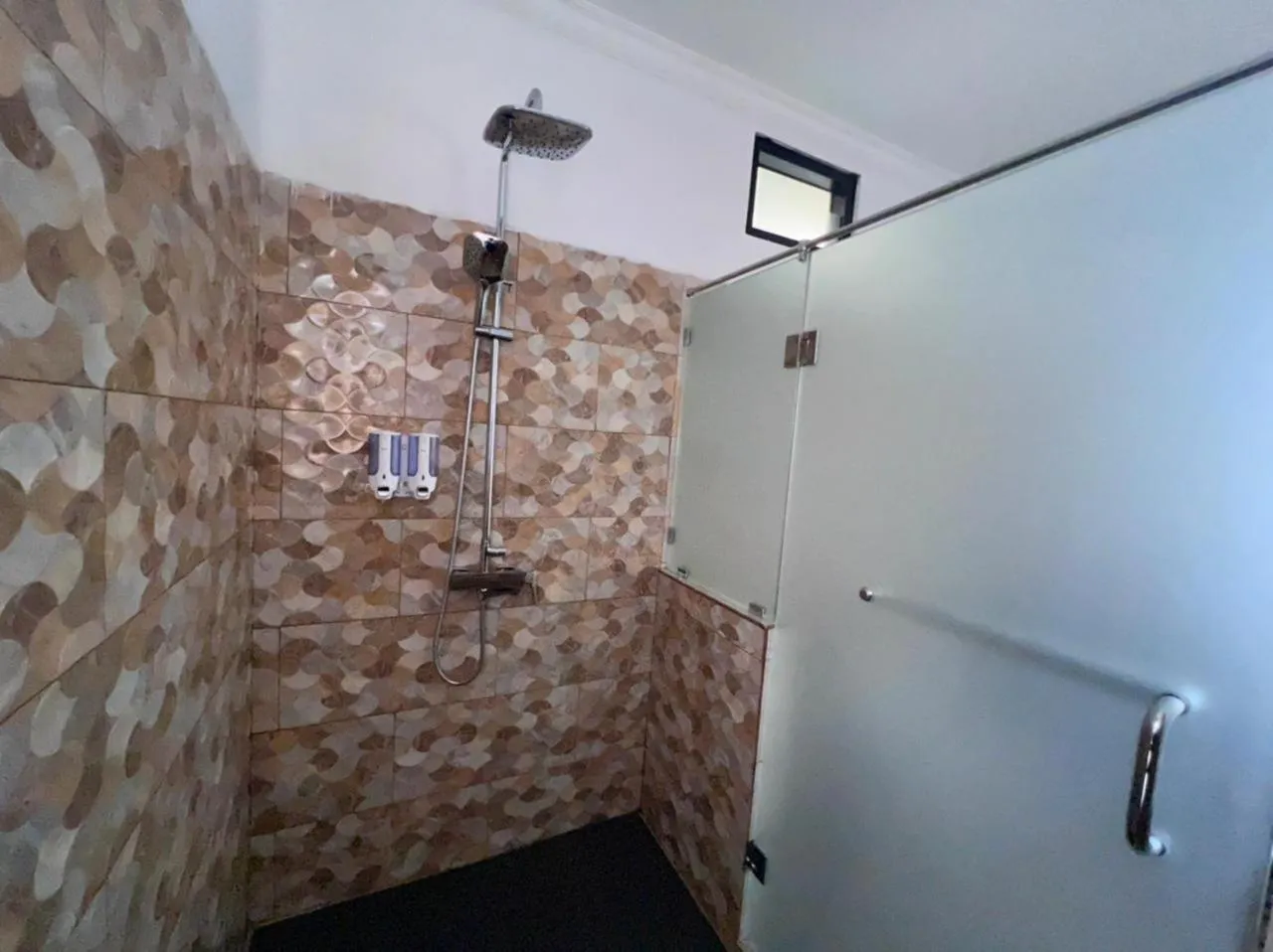 Shower in Lunar Dive Resort: Bamboo Villas