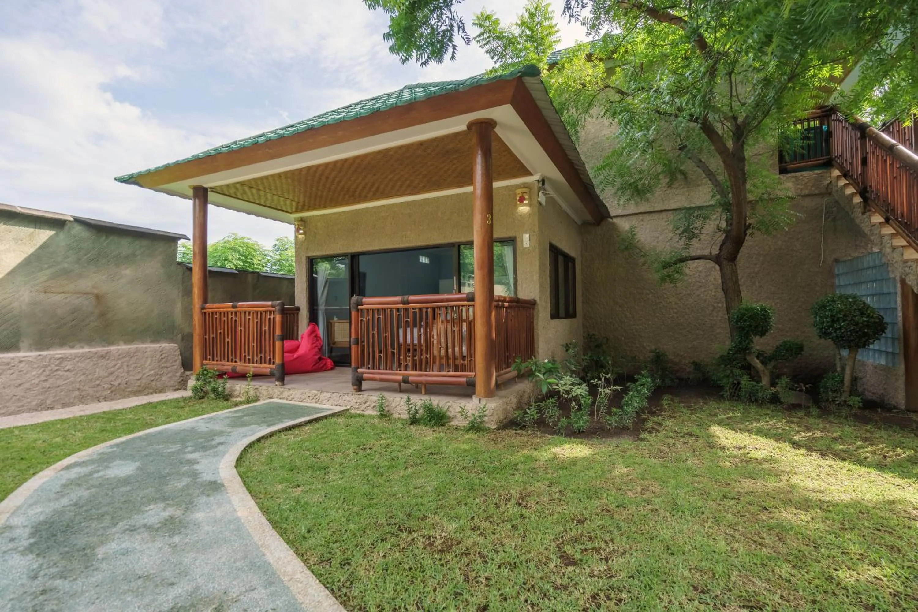Garden view in Lunar Dive Resort: Bamboo Villas