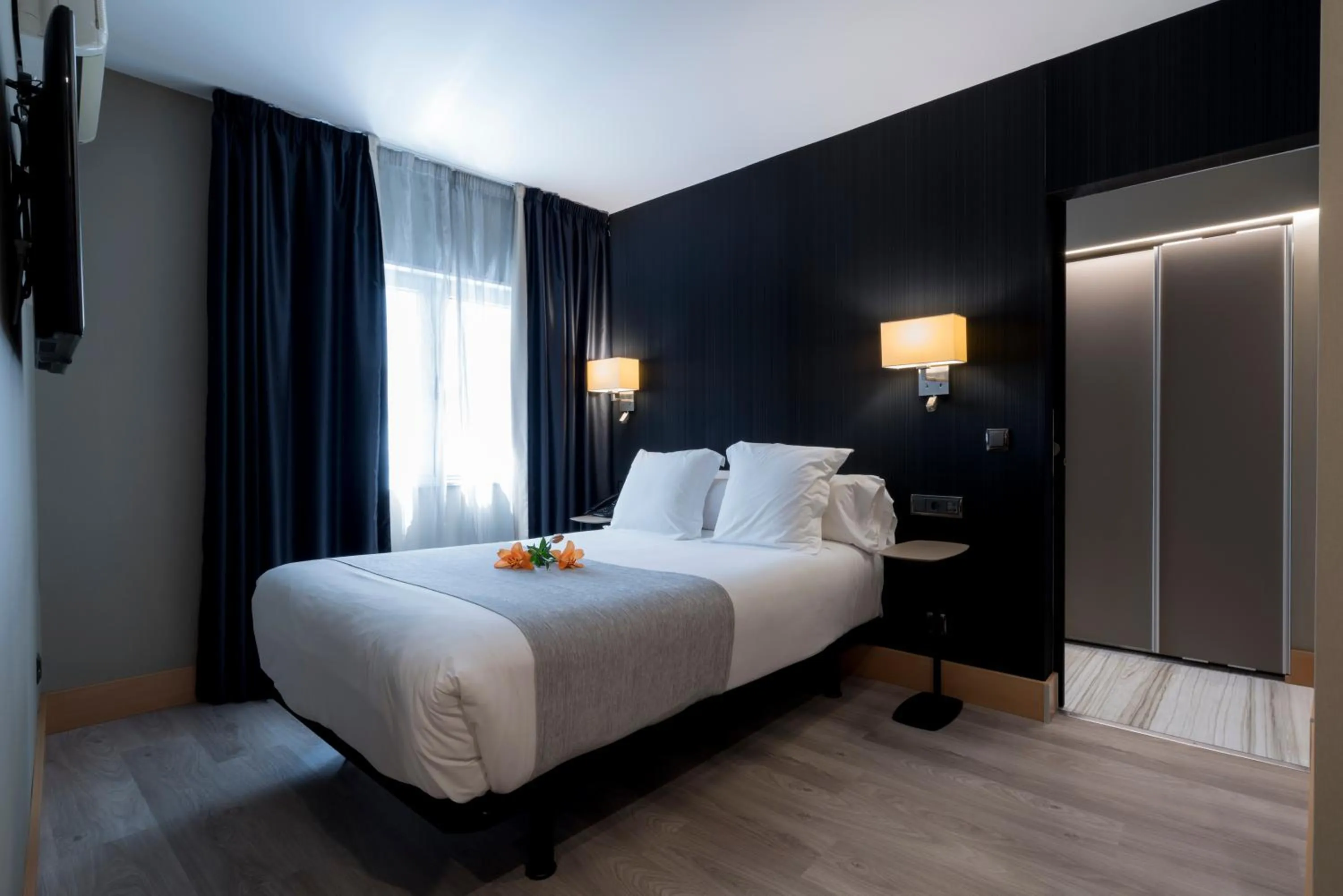 Photo of the whole room, Bed in Hotel Plaza