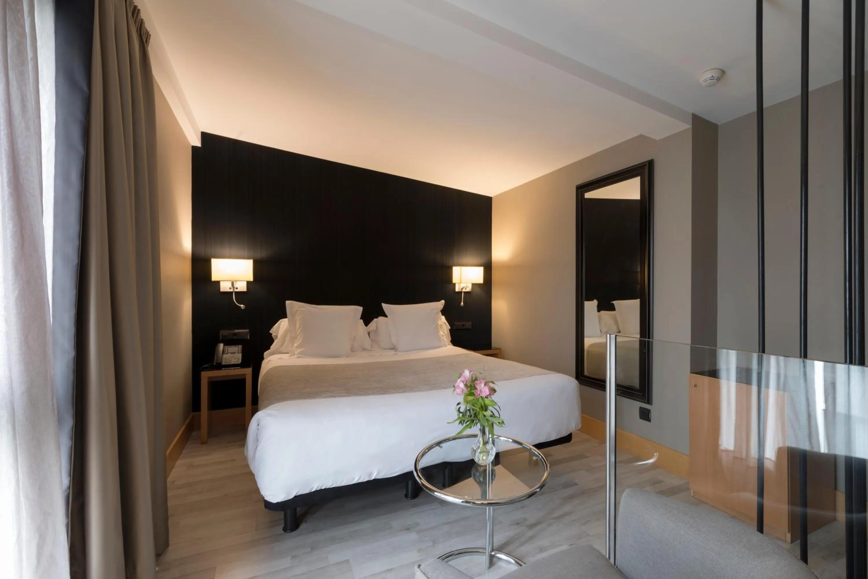 Bedroom, Bed in Hotel Plaza