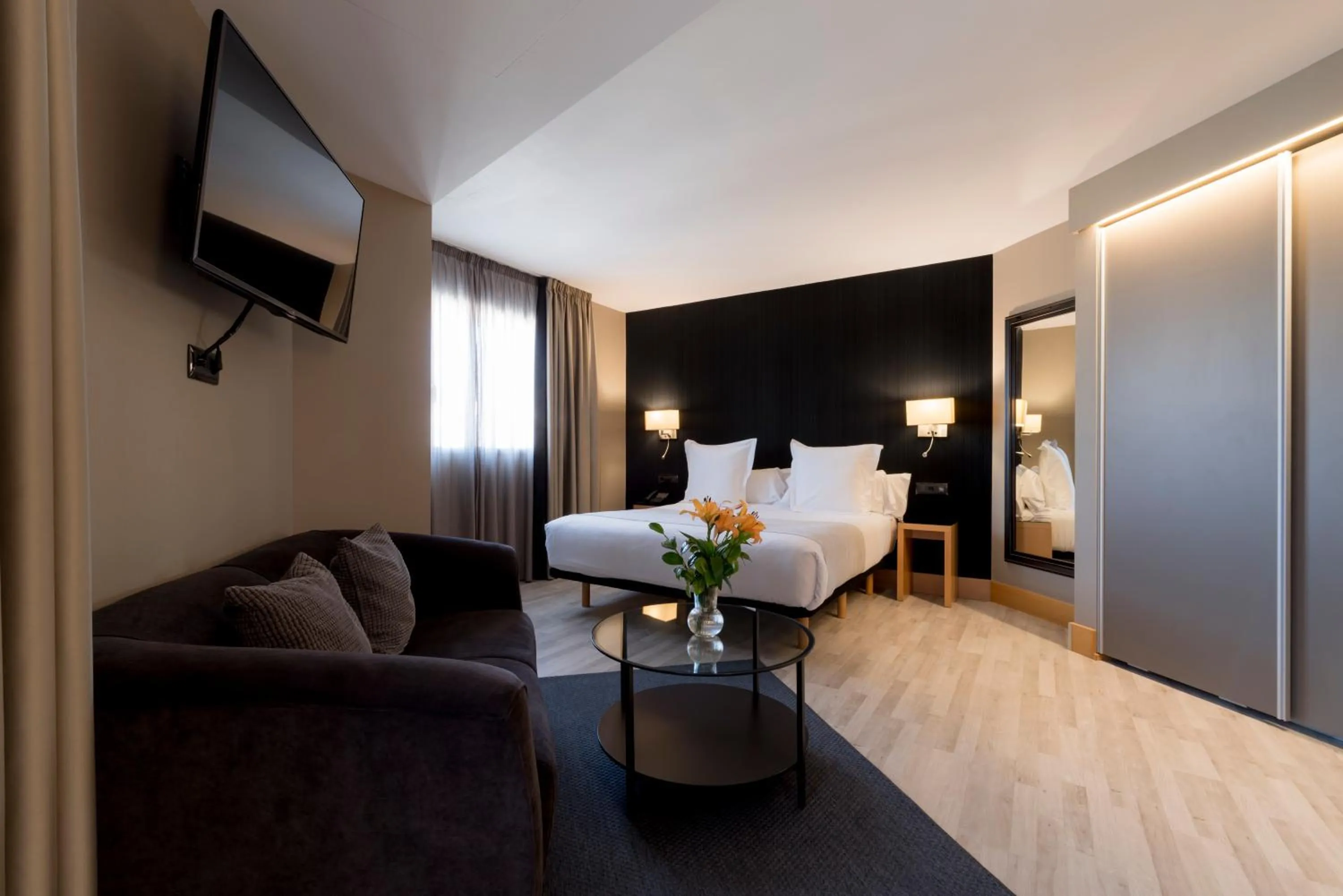 Bedroom, Bed in Hotel Plaza