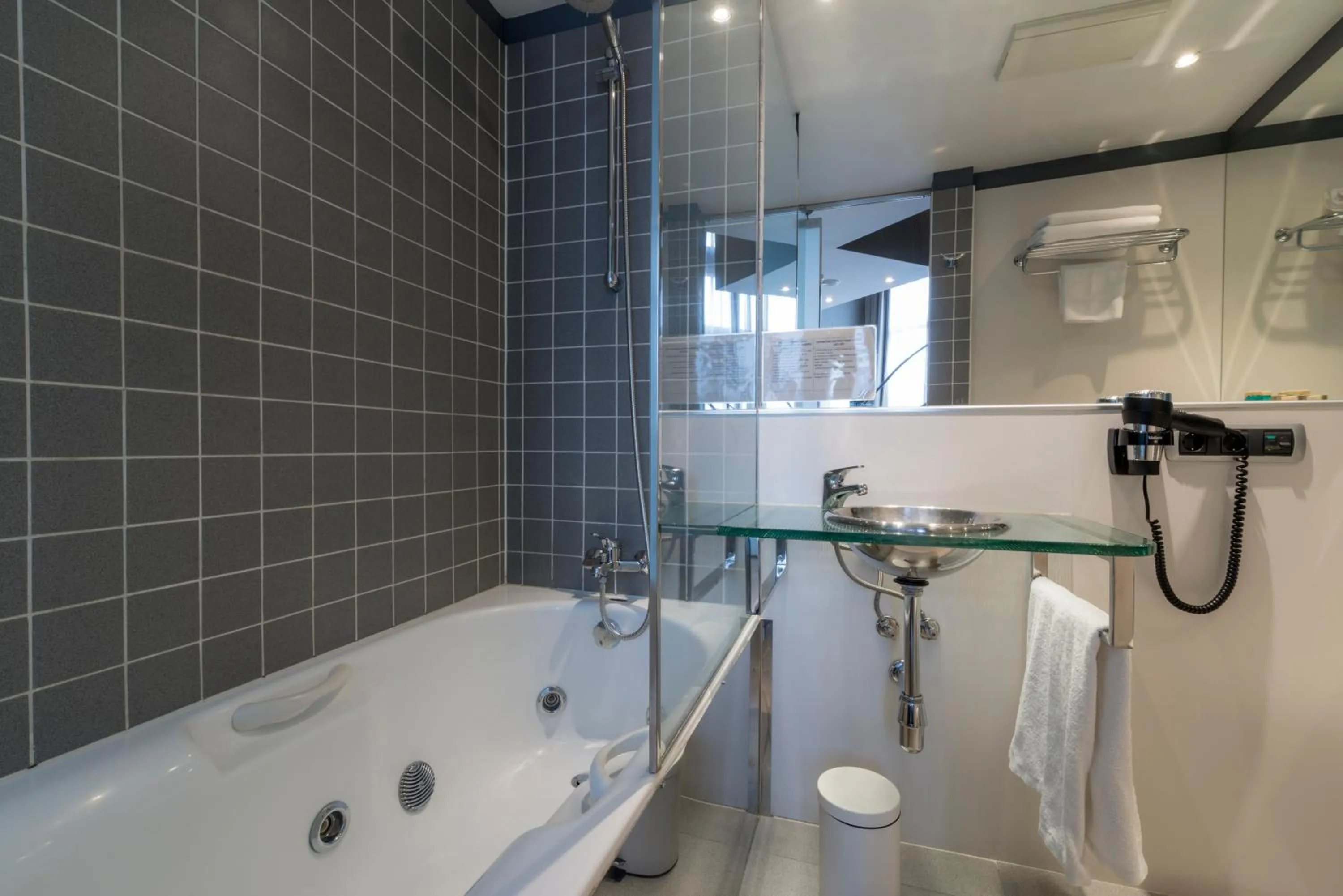 Bathroom in Hotel Plaza