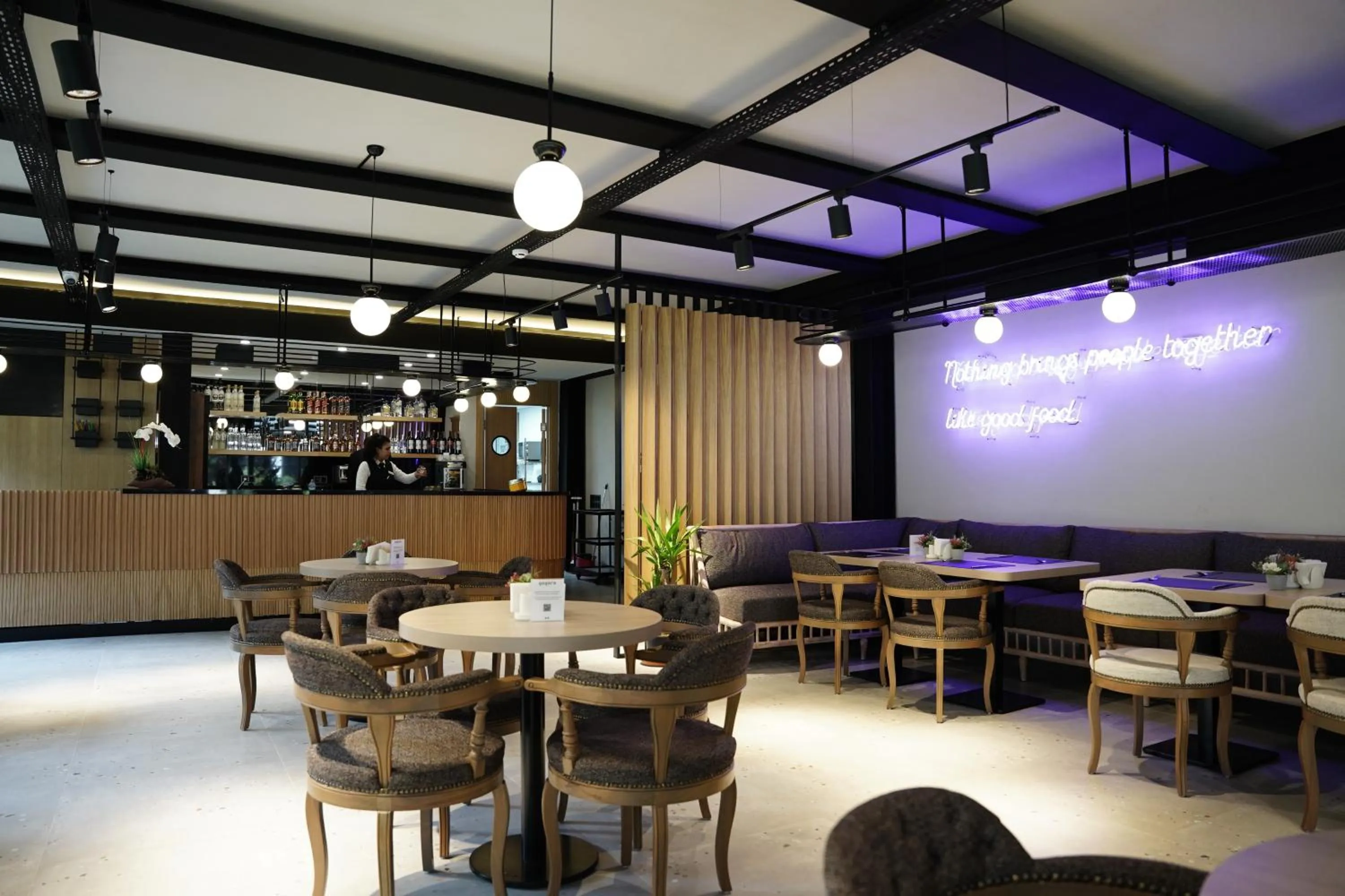 Restaurant/places to eat in Resun Hotel