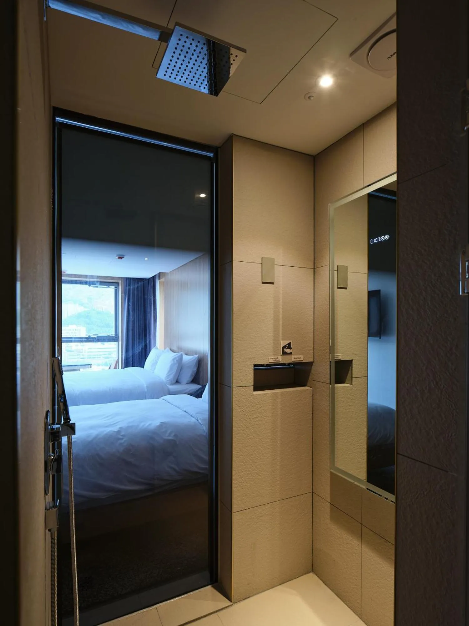 Bathroom, Bed in Hotel tt Gupo