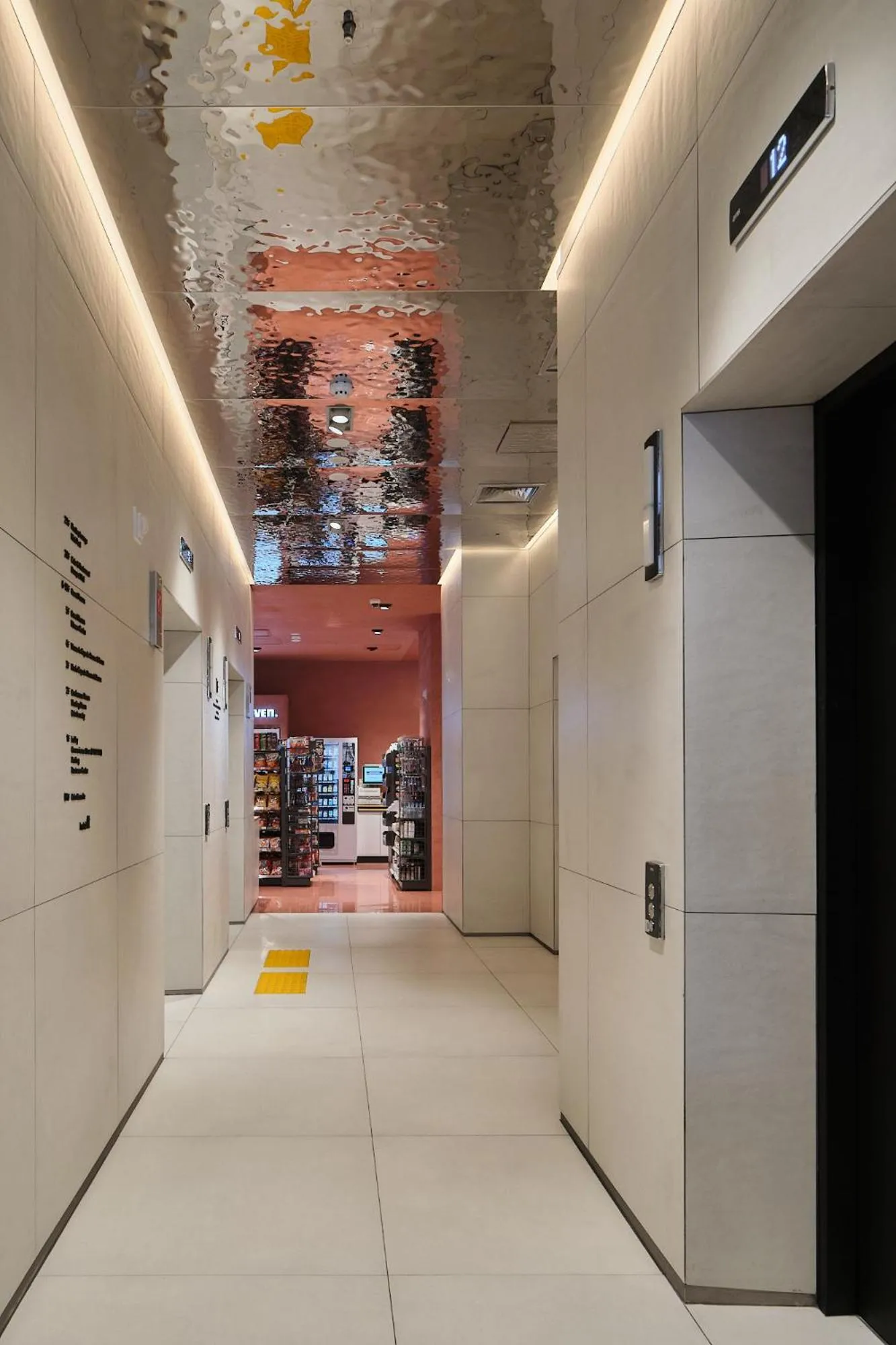 elevator in Hotel tt Gupo