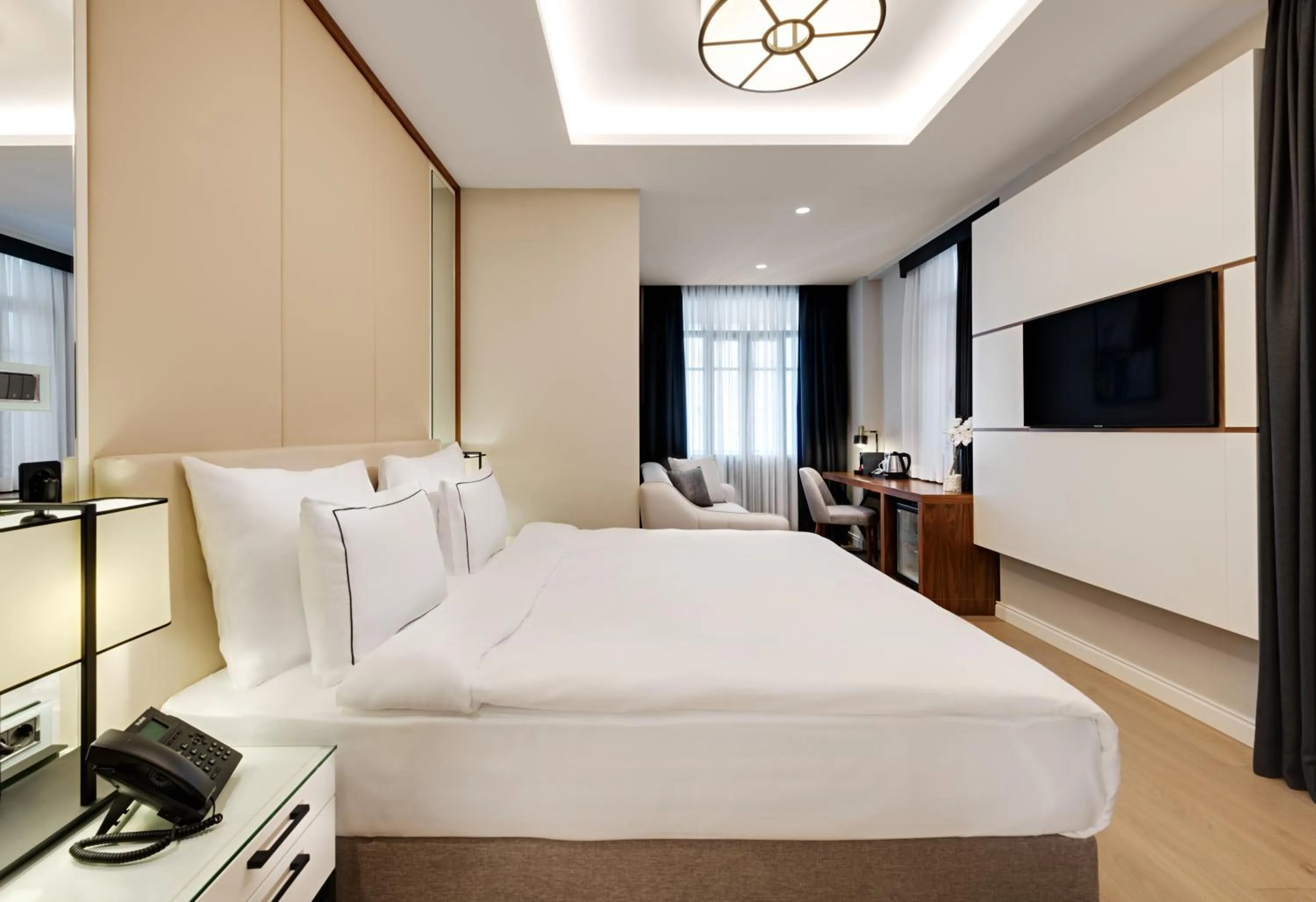 TV and multimedia, Bed in Gleam Collection Hotel