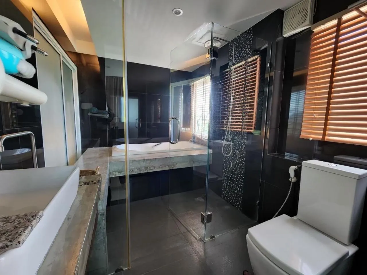 Bathroom, Bed in Nordwind Hotel