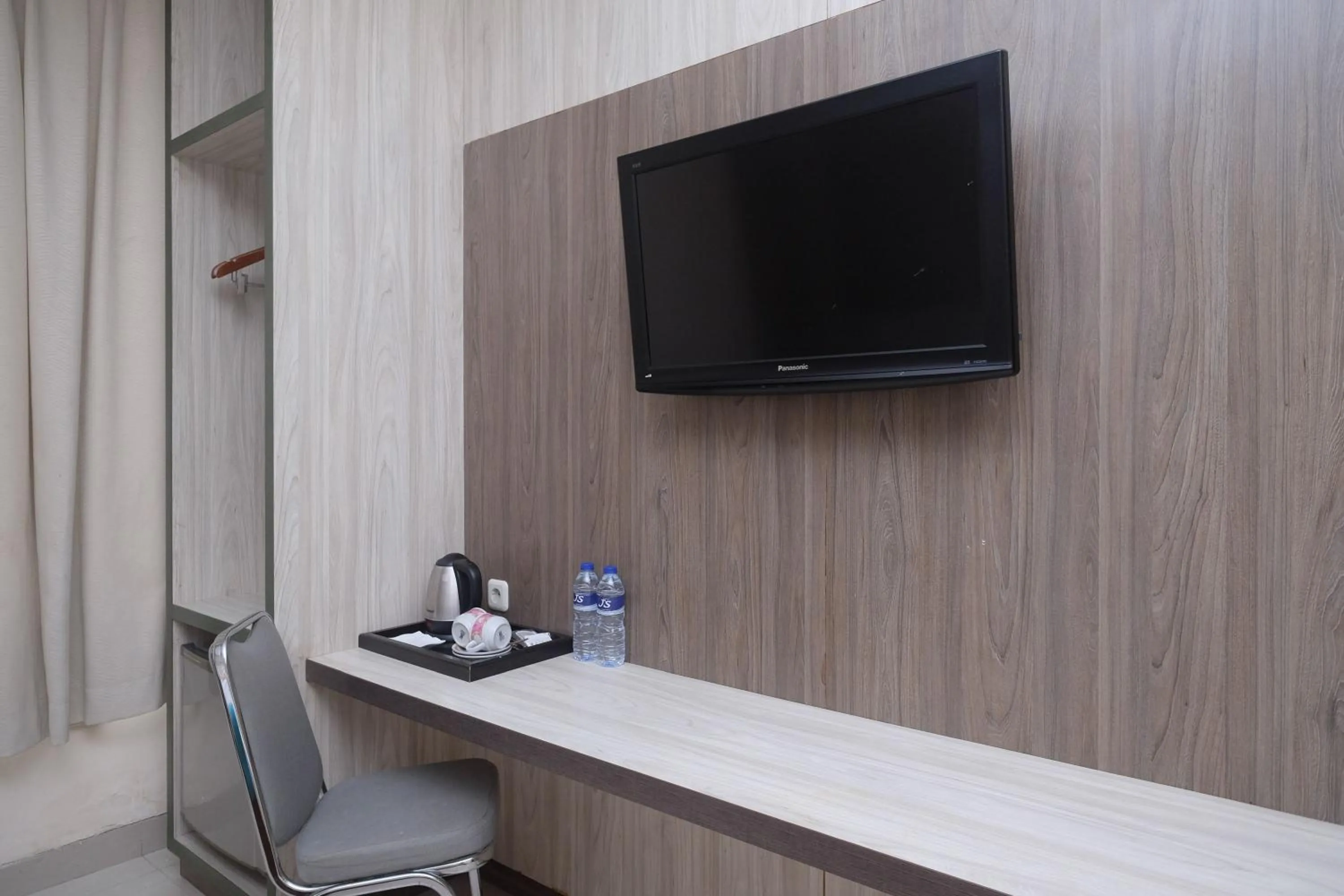 TV and multimedia in Sans Hotel Lynt Makassar