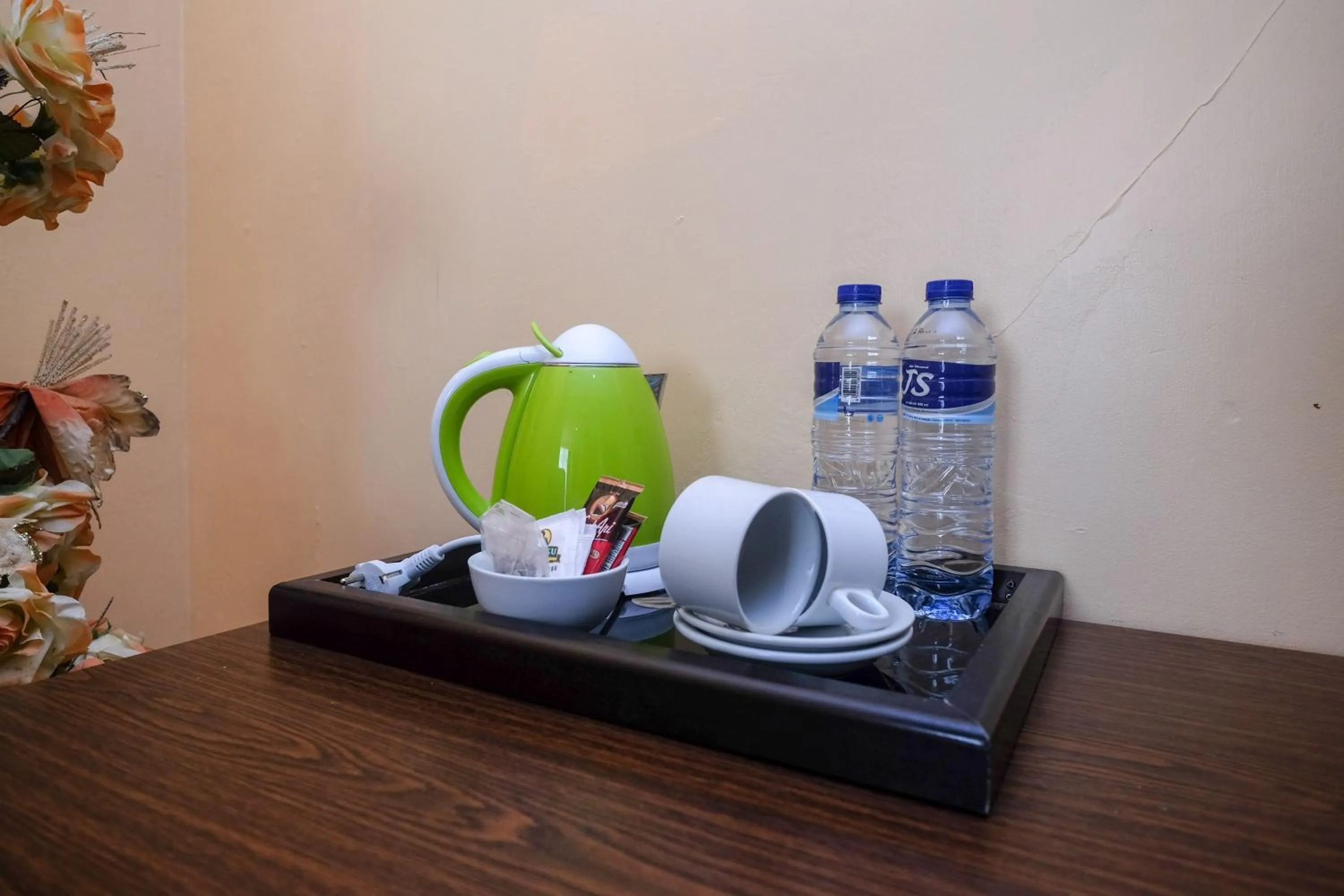 Coffee/tea facilities in Sans Hotel Lynt Makassar