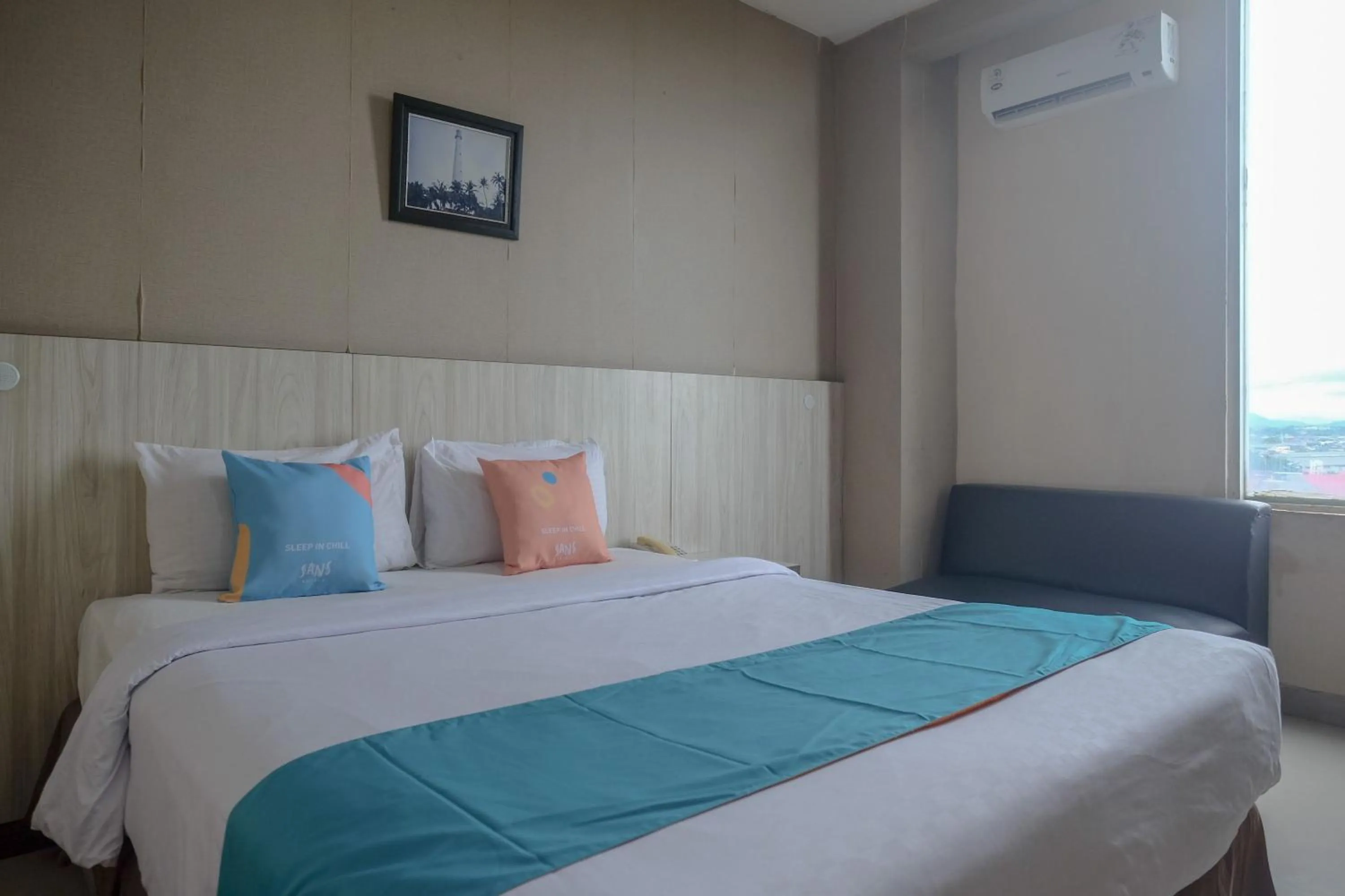 Bedroom in Sans Hotel Lynt Makassar