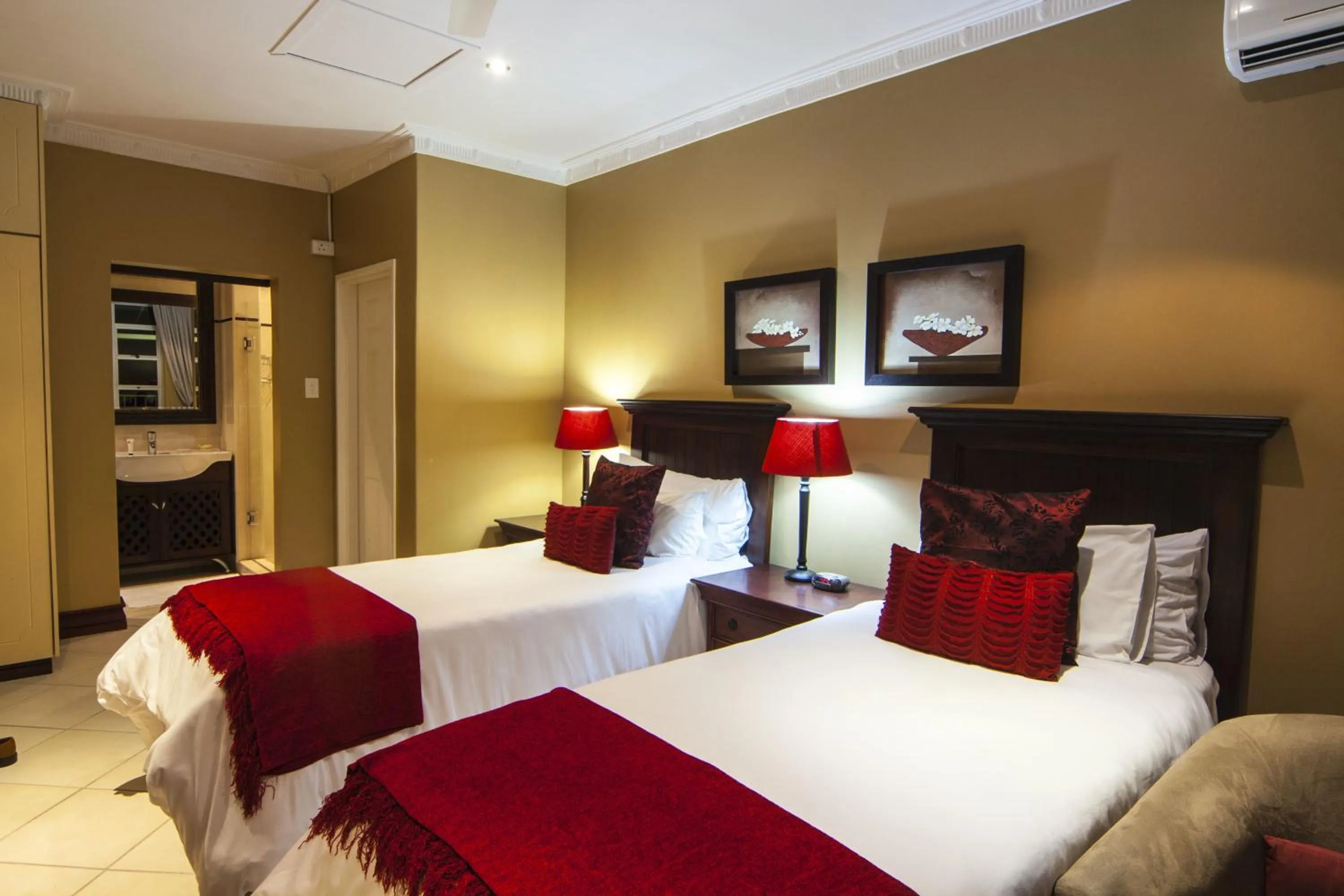 Bedroom, Bed in Burnham House B&B