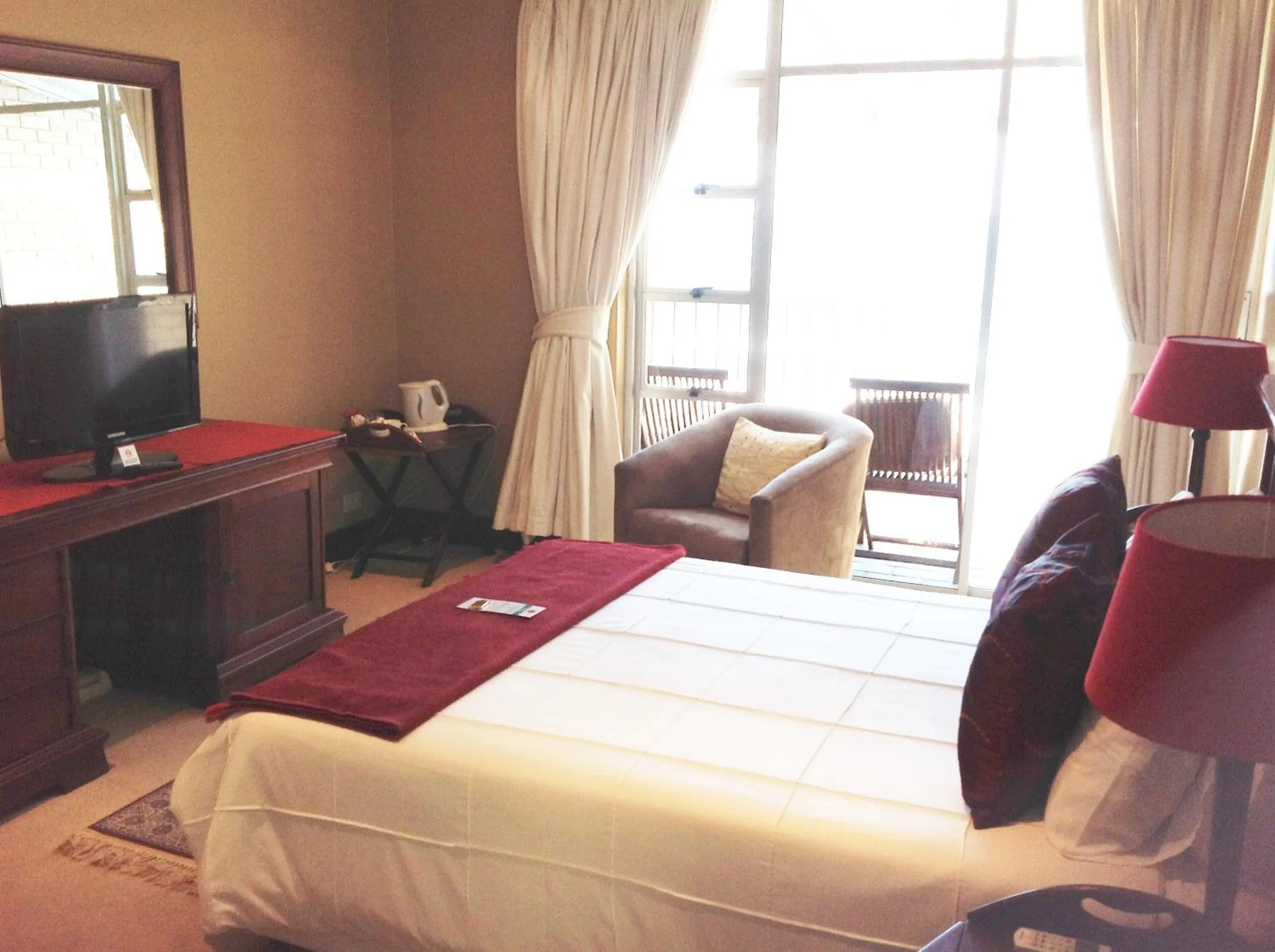 Bedroom, Bed in Burnham House B&B