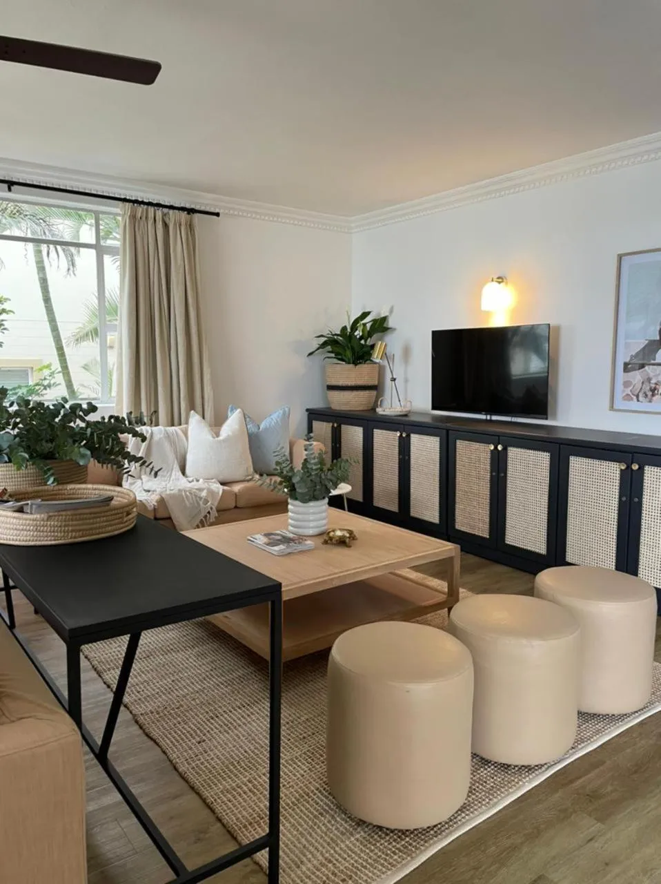 Communal lounge/ TV room in Burnham House B&B