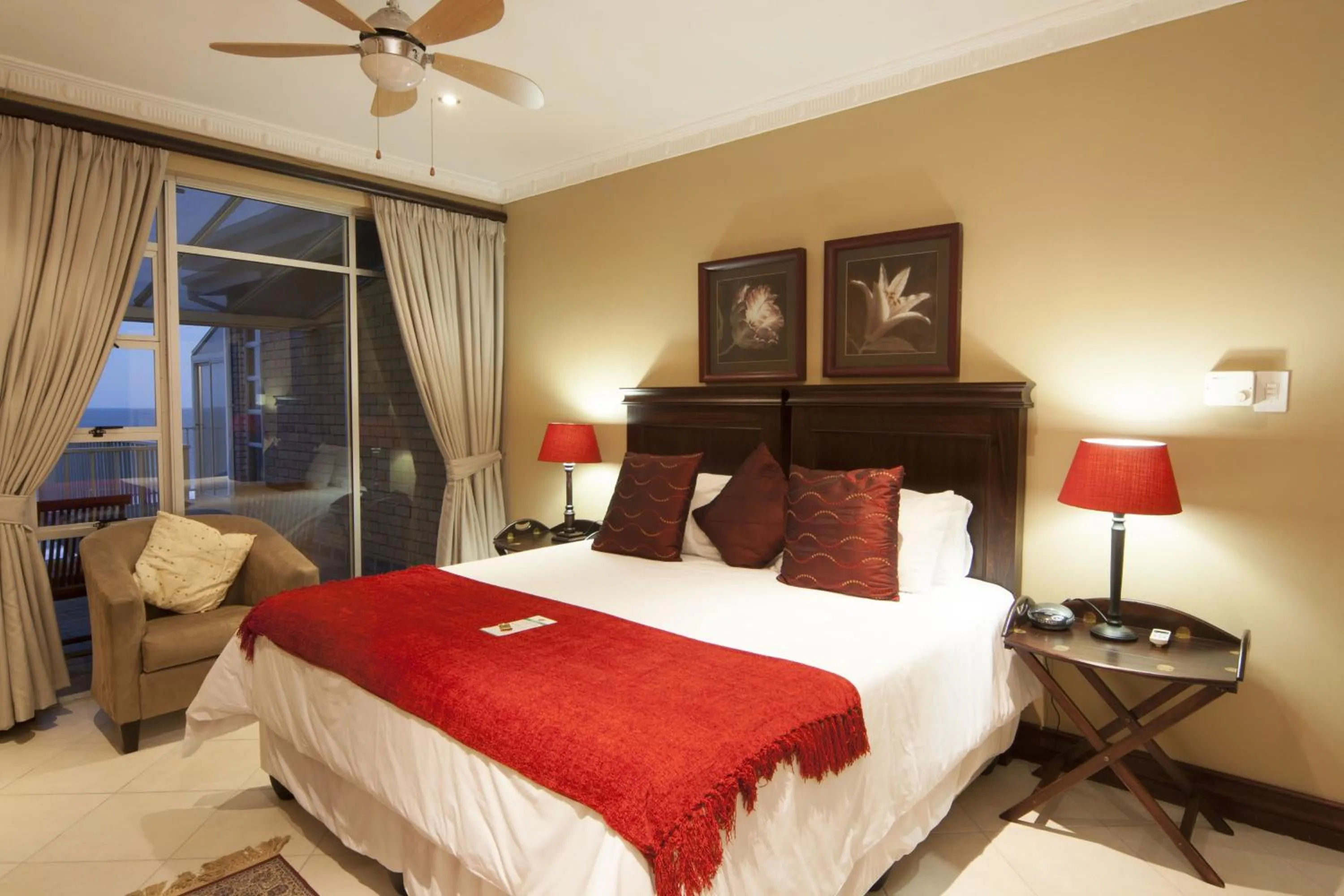 Bedroom, Bed in Burnham House B&B