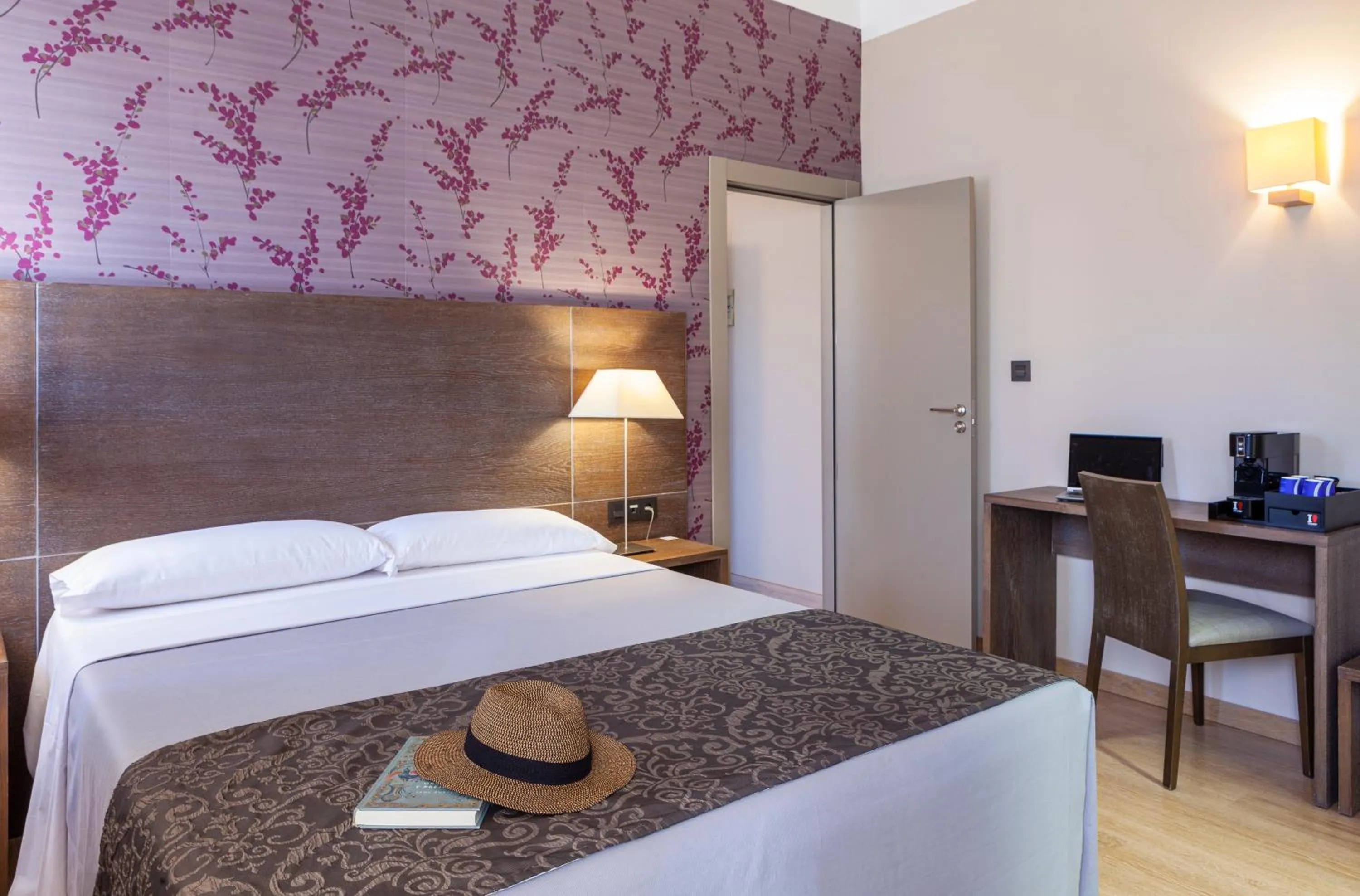 Photo of the whole room, Bed in Hotel Macià Monasterio de los Basilios