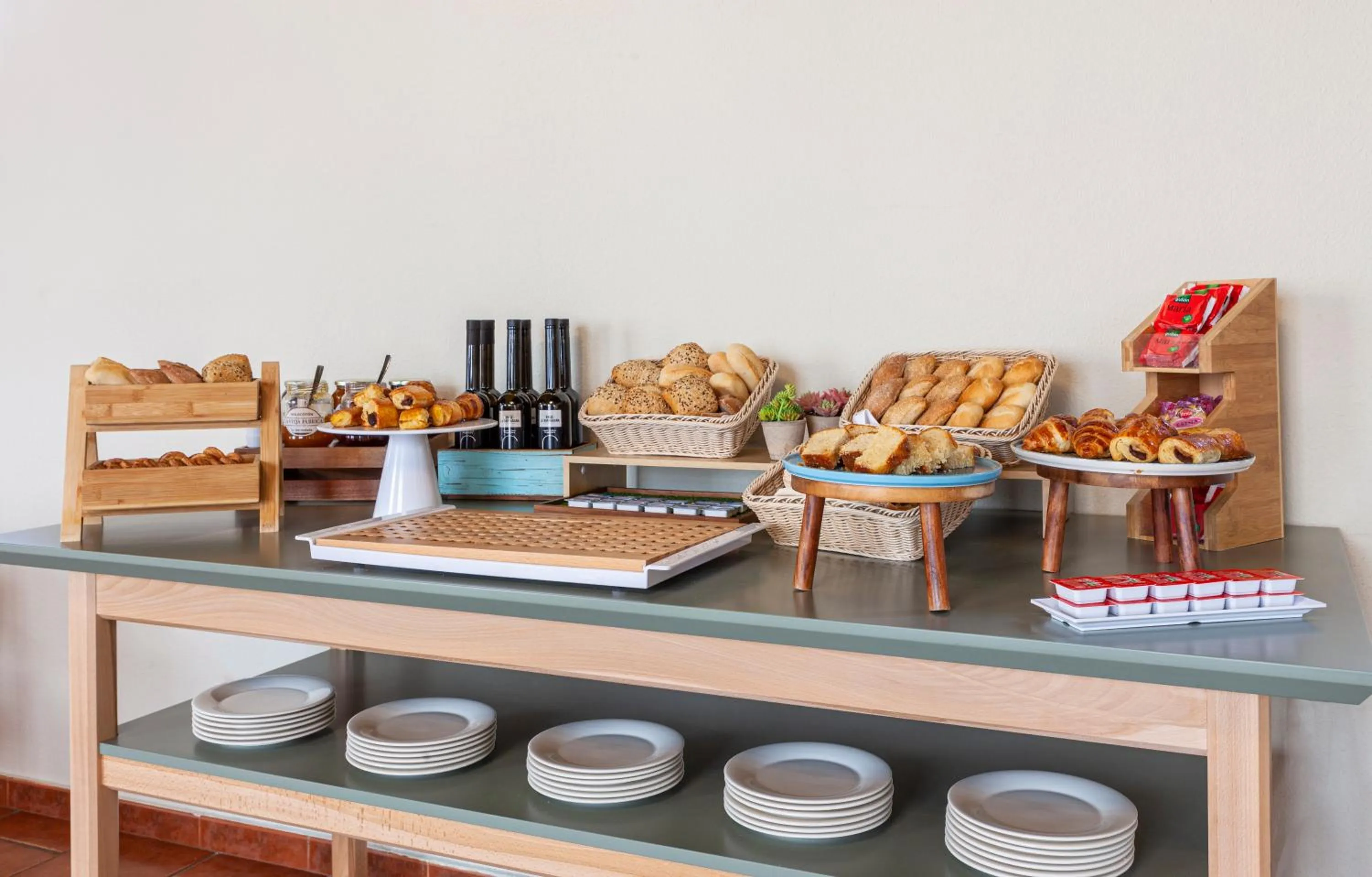 Buffet breakfast in Hotel Macià Monasterio de los Basilios