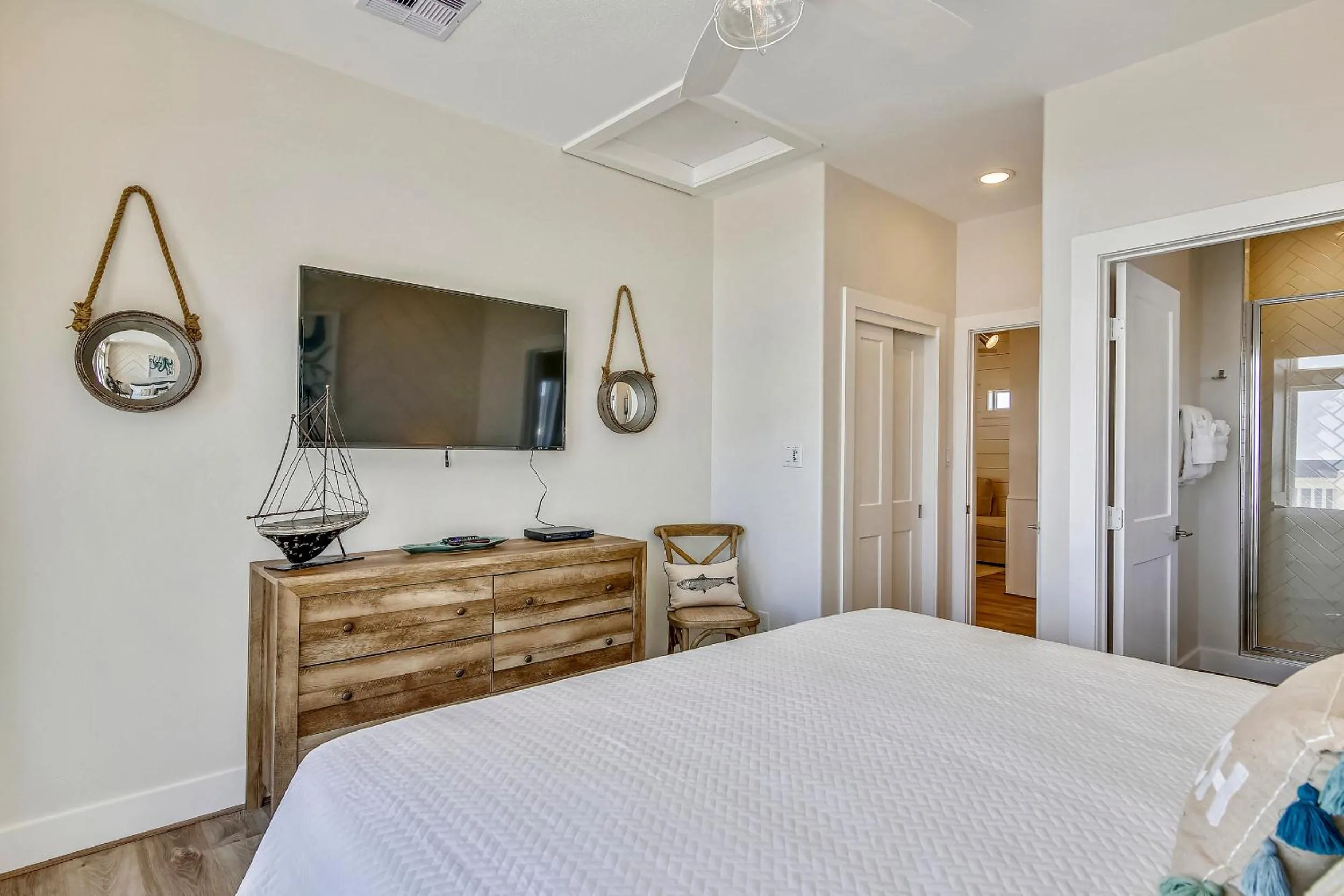 Bedroom, Bed in The Gulf Goddess