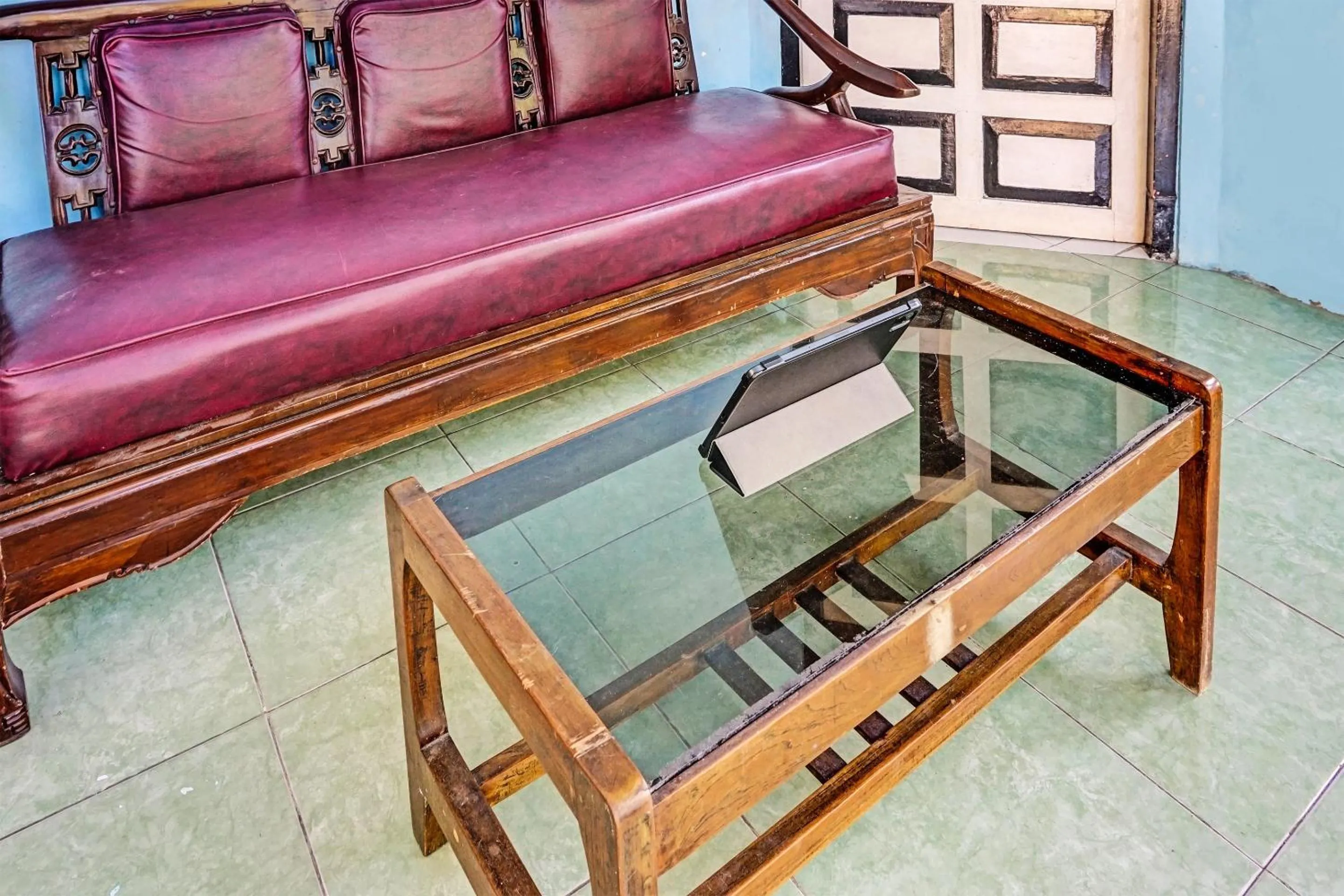 Lobby or reception in OYO Life 91718 Kost Damai Syariah