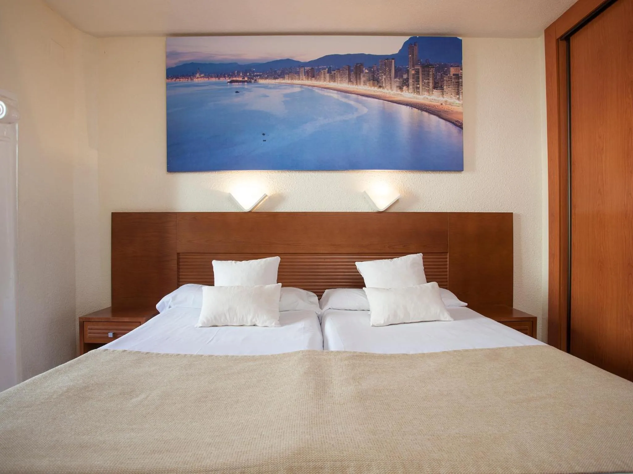 Bedroom, Bed in Magic Villa de Benidorm