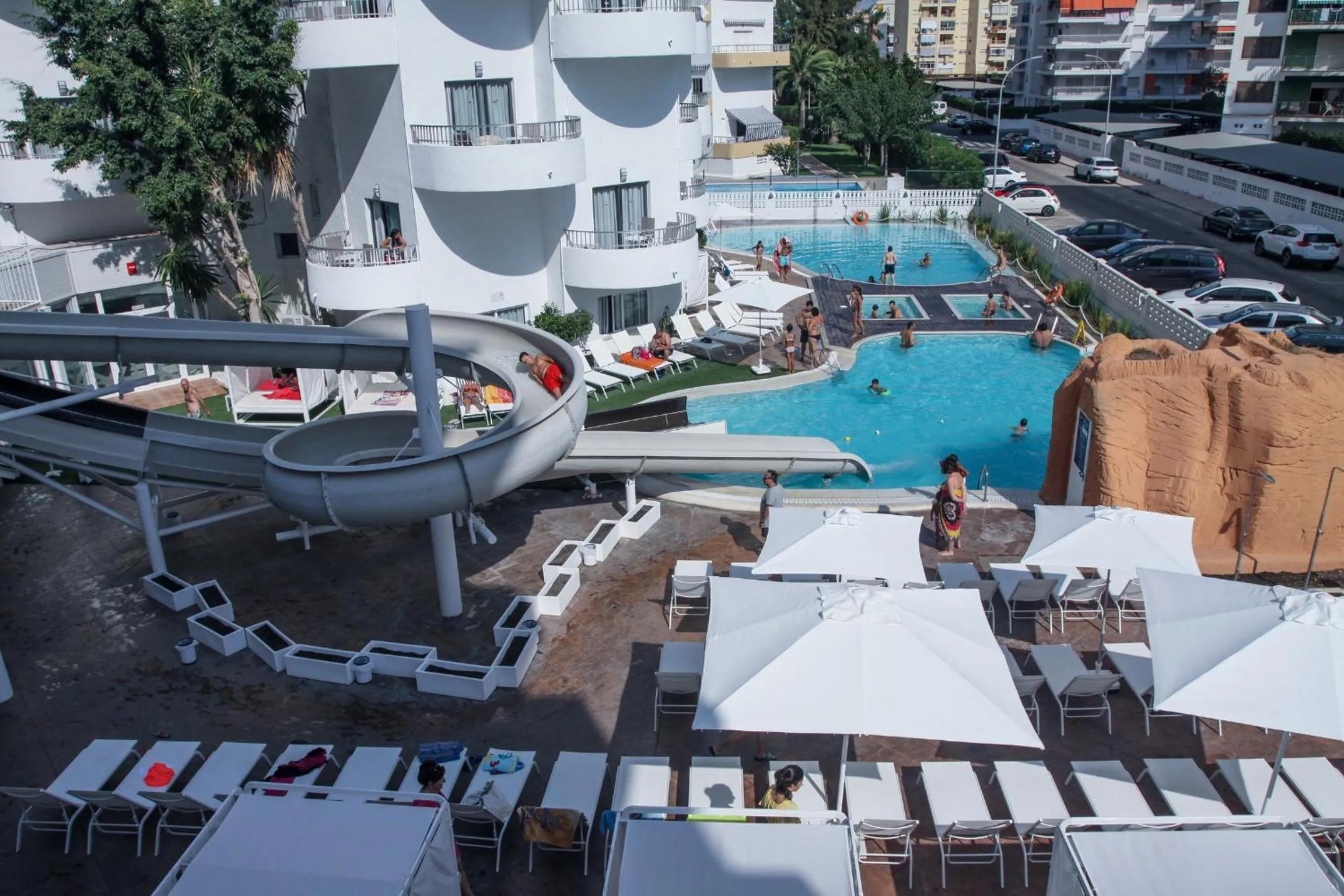 Swimming pool in Villa Luz Design & Art Hotel