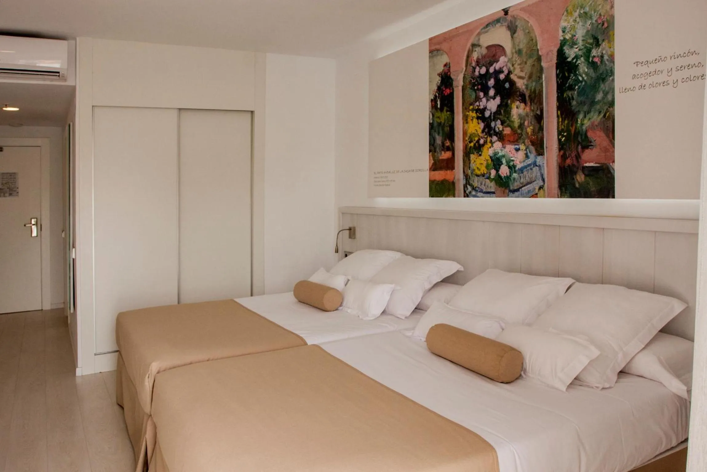 Bed in Villa Luz Design & Art Hotel