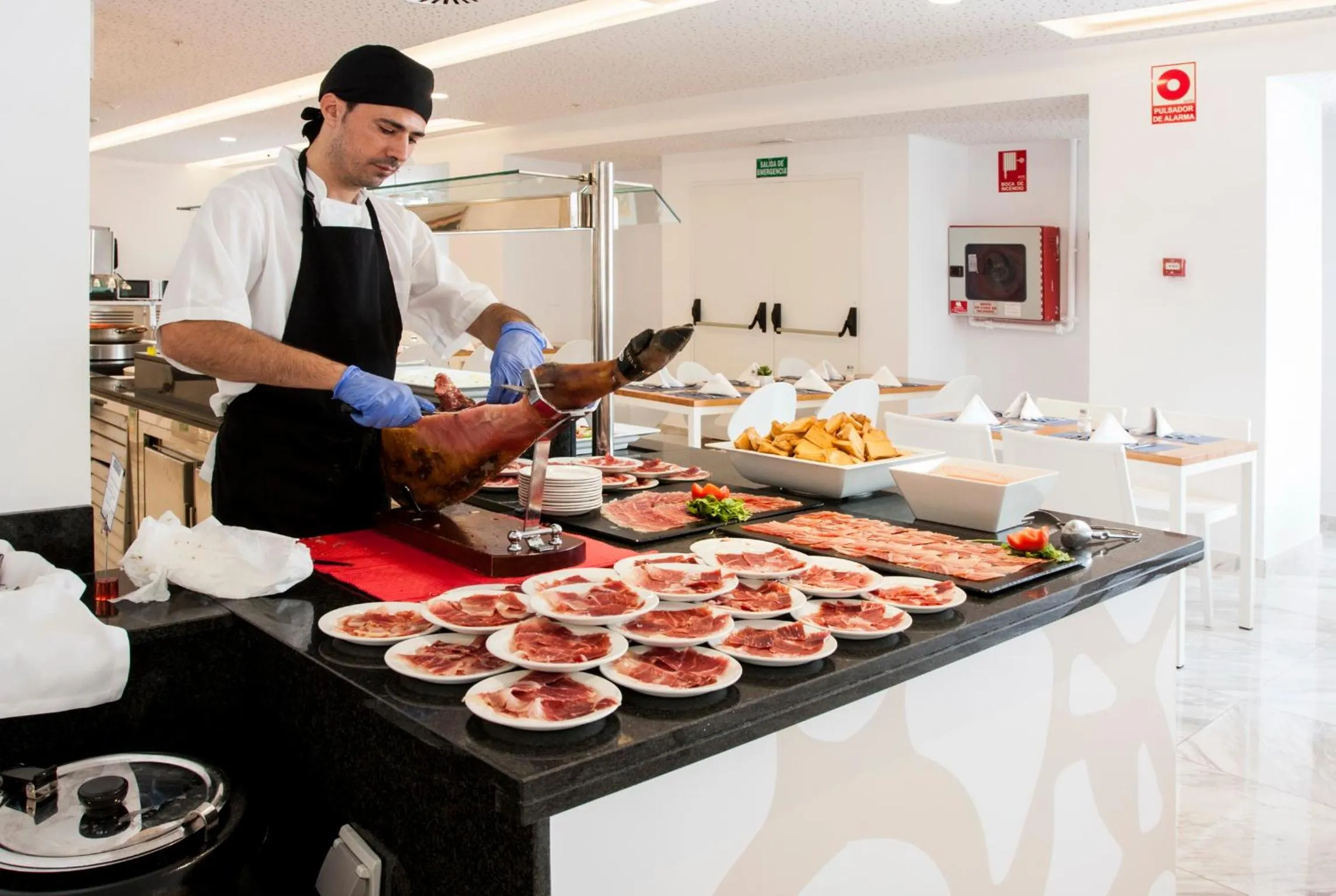 Restaurant/places to eat in Villa Luz Design & Art Hotel