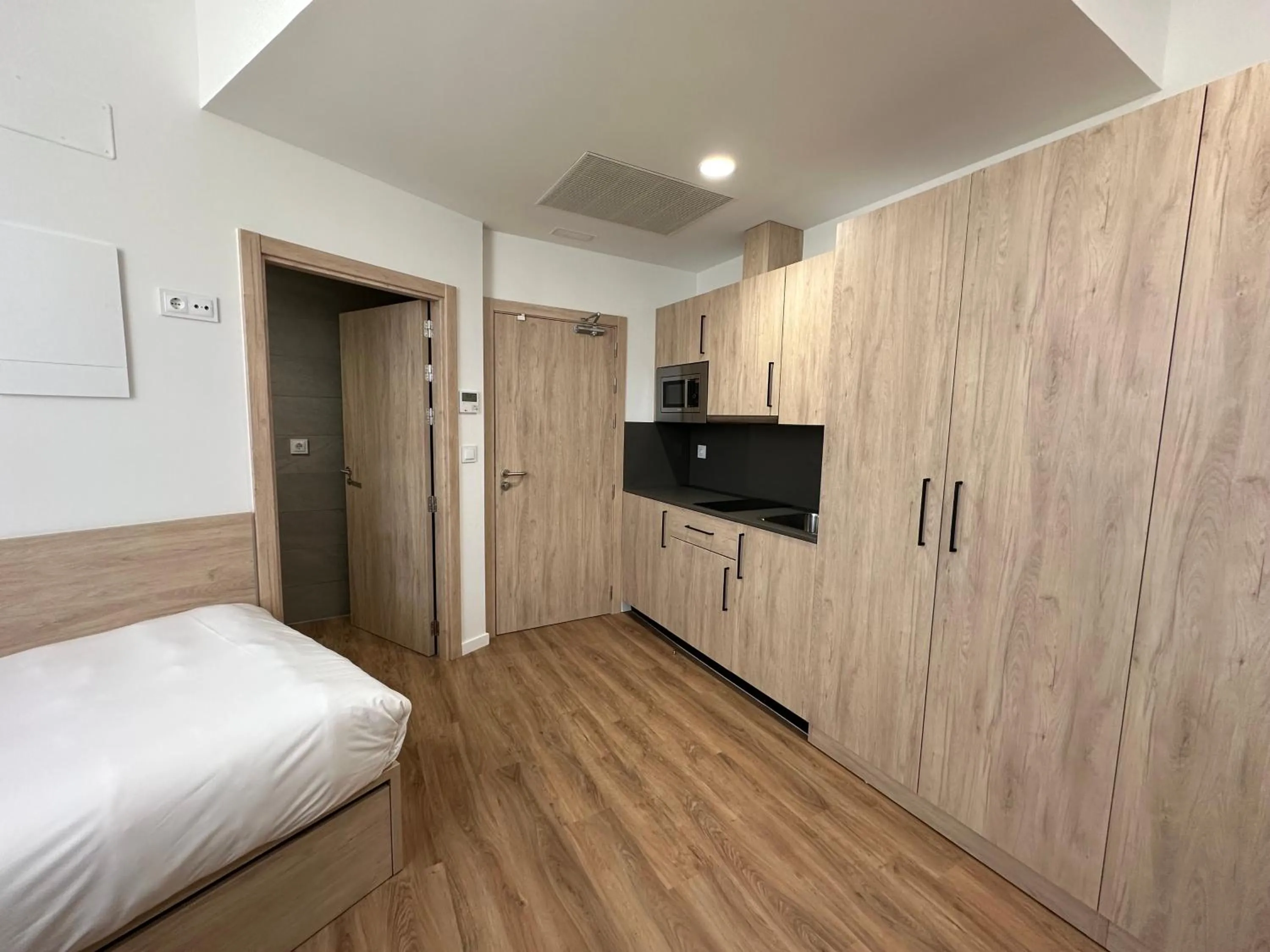 Kitchen or kitchenette, Bed in Micampus San Mamés Students Residence