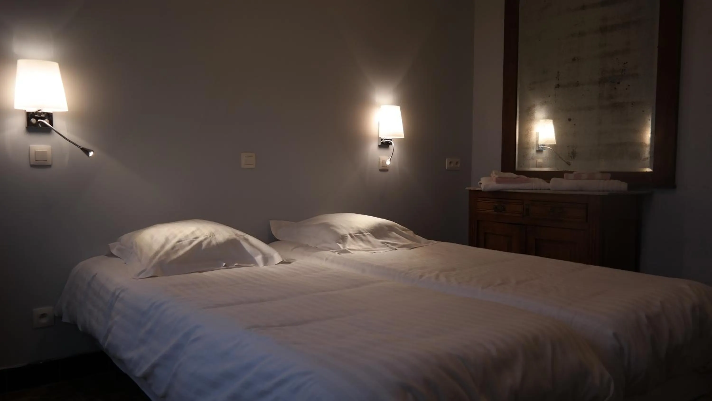 Bed in De Bonte Os Hotel & Tower