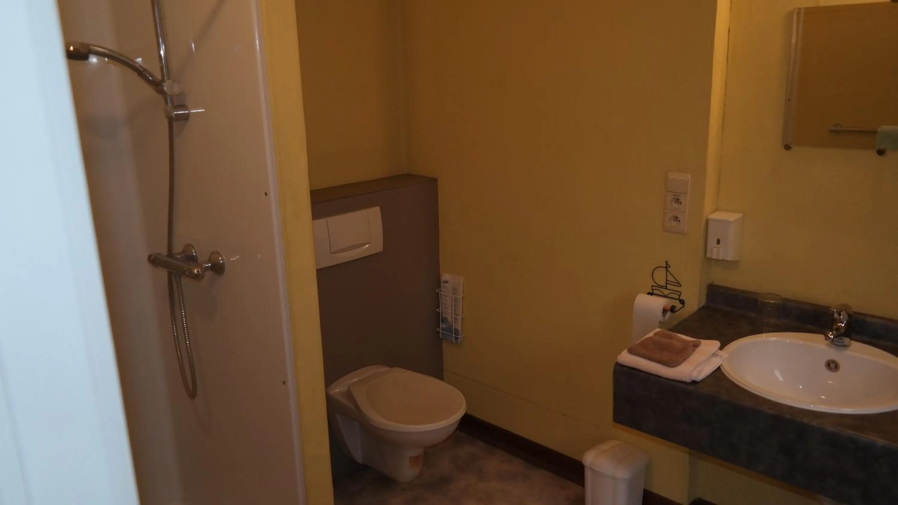 Bathroom in De Bonte Os Hotel & Tower