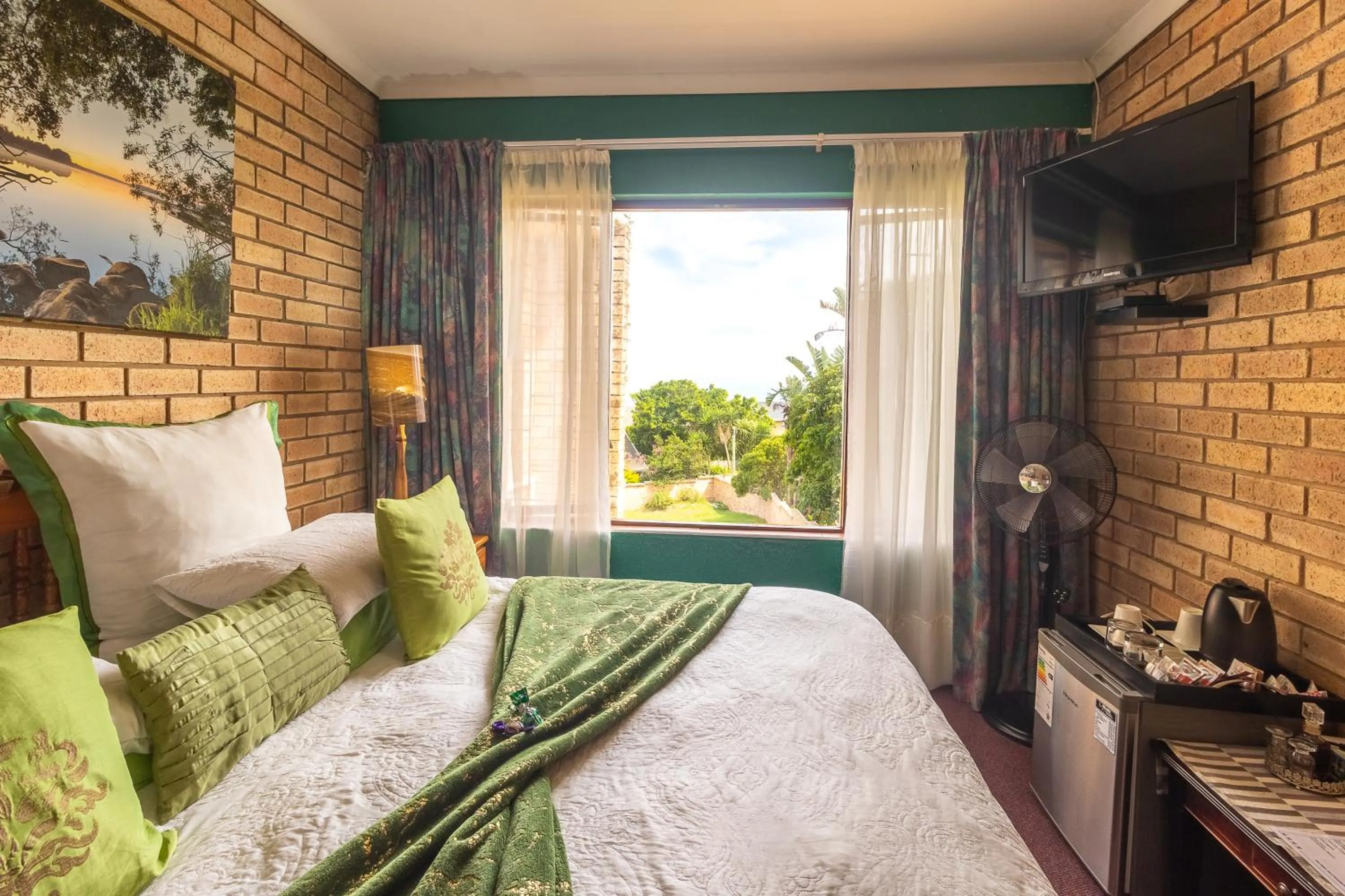 Photo of the whole room, Bed in Villa Majestic for Exclusive Accommodation