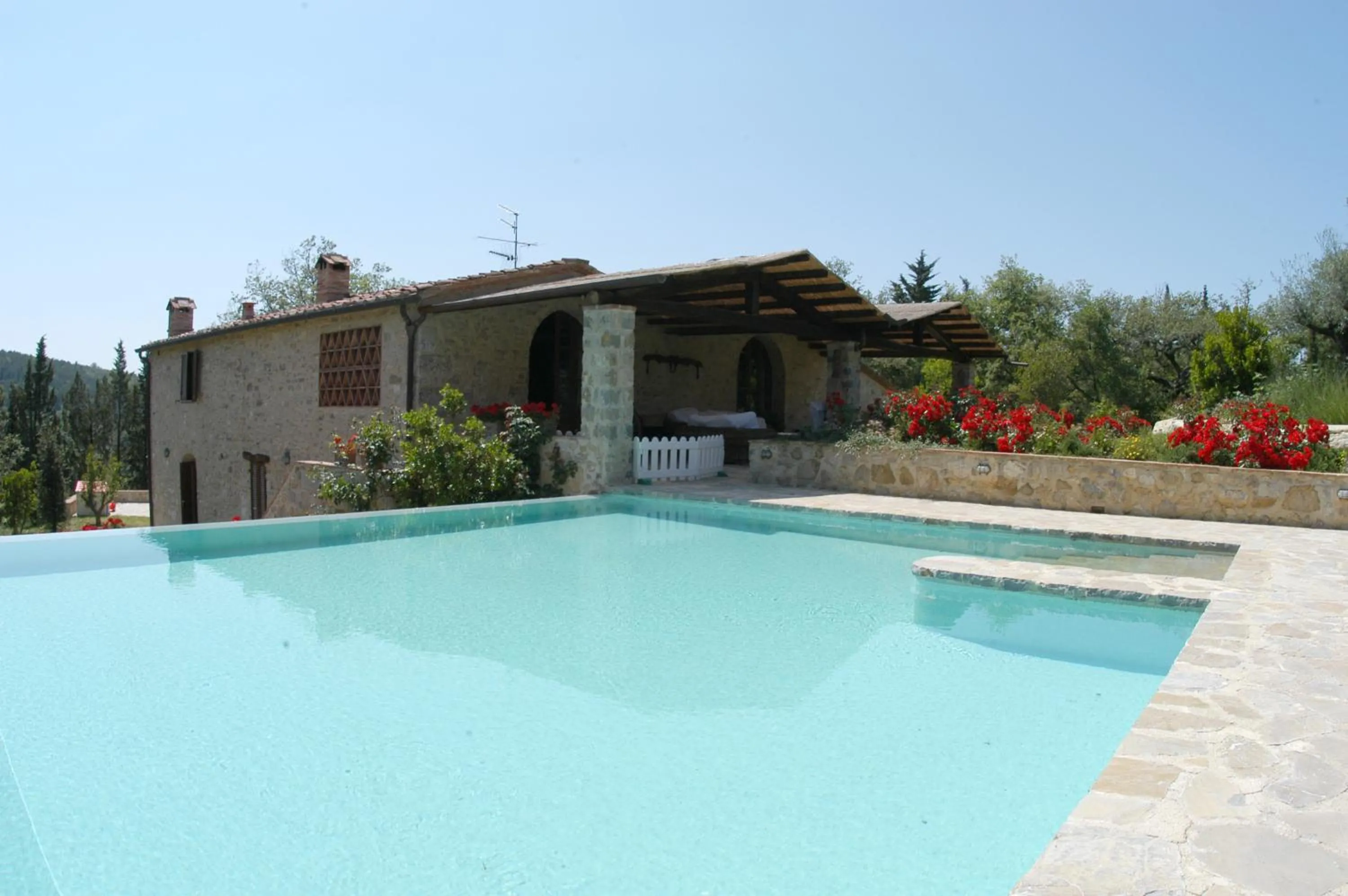 Swimming pool in Collelungo