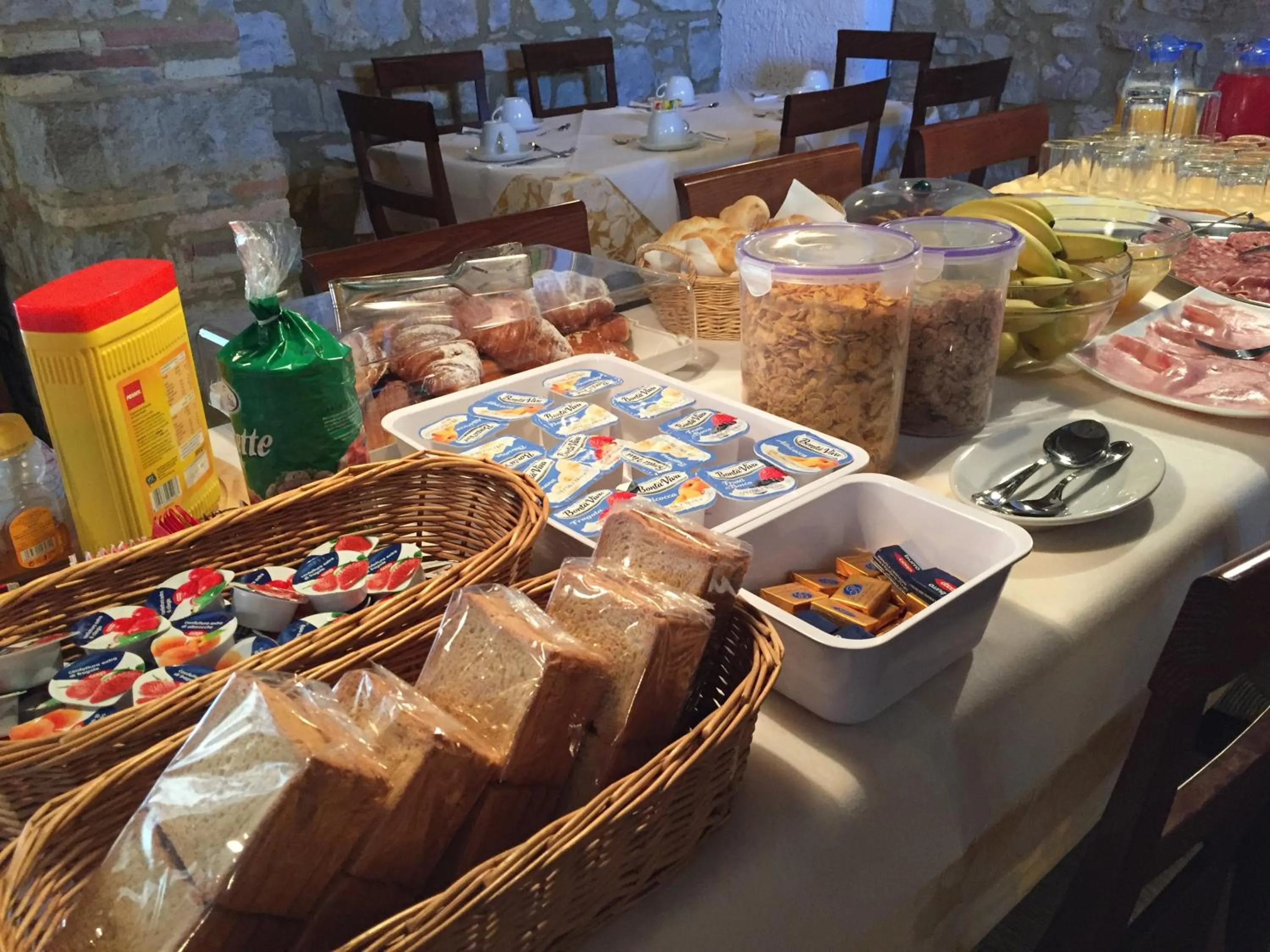 Continental breakfast in Collelungo