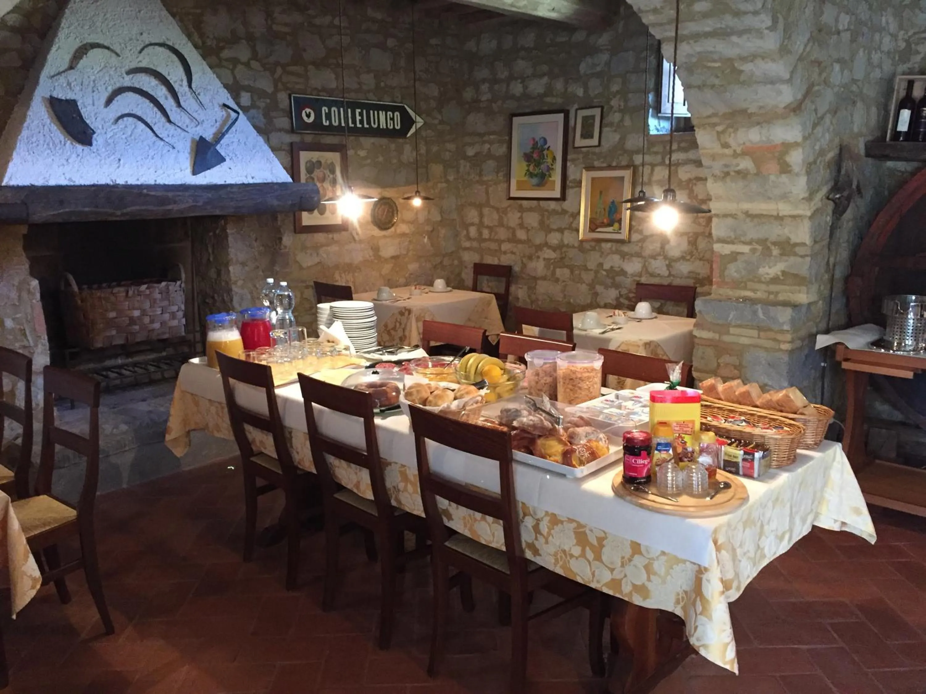 Continental breakfast in Collelungo