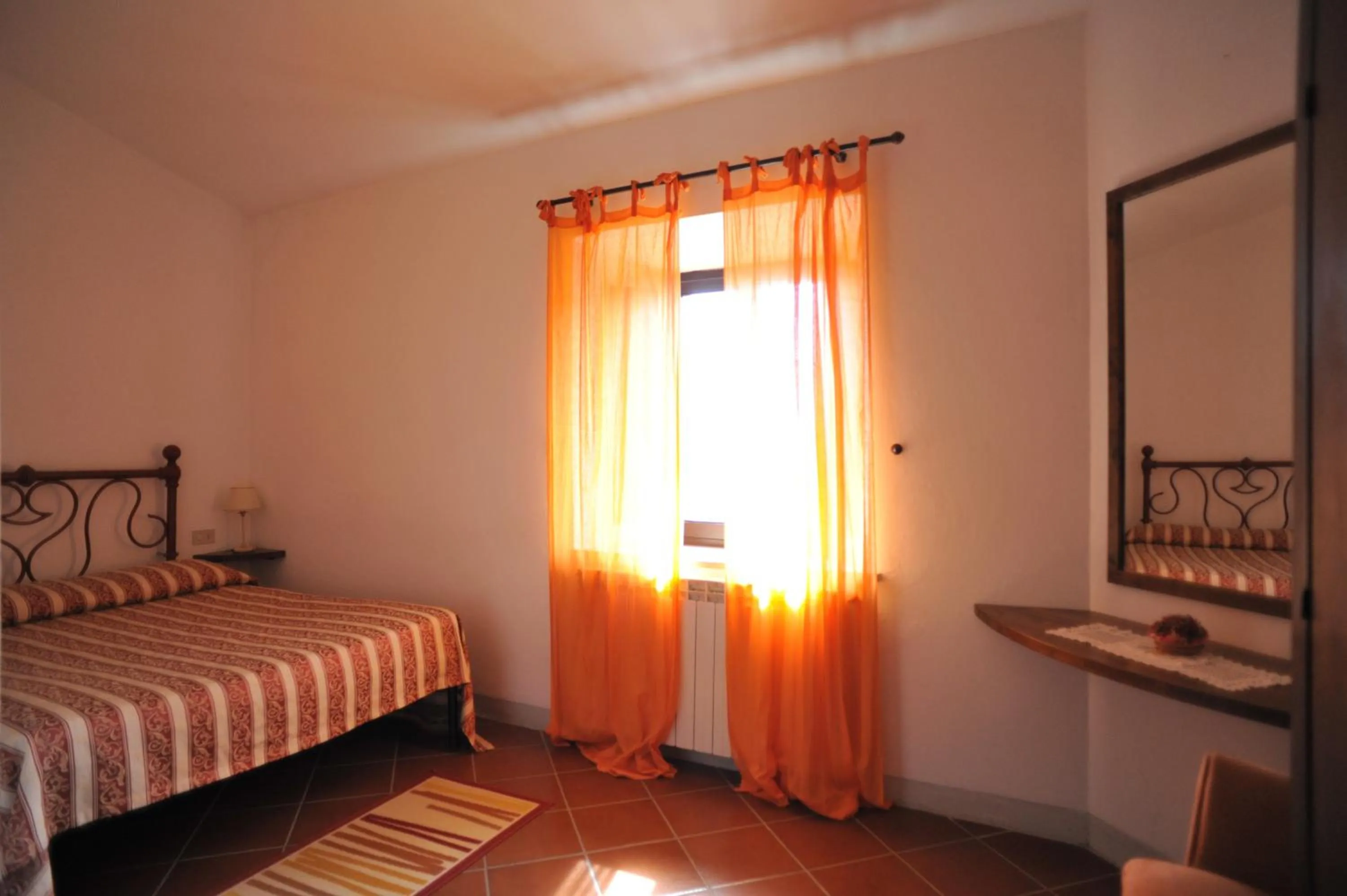 Photo of the whole room, Bed in Collelungo