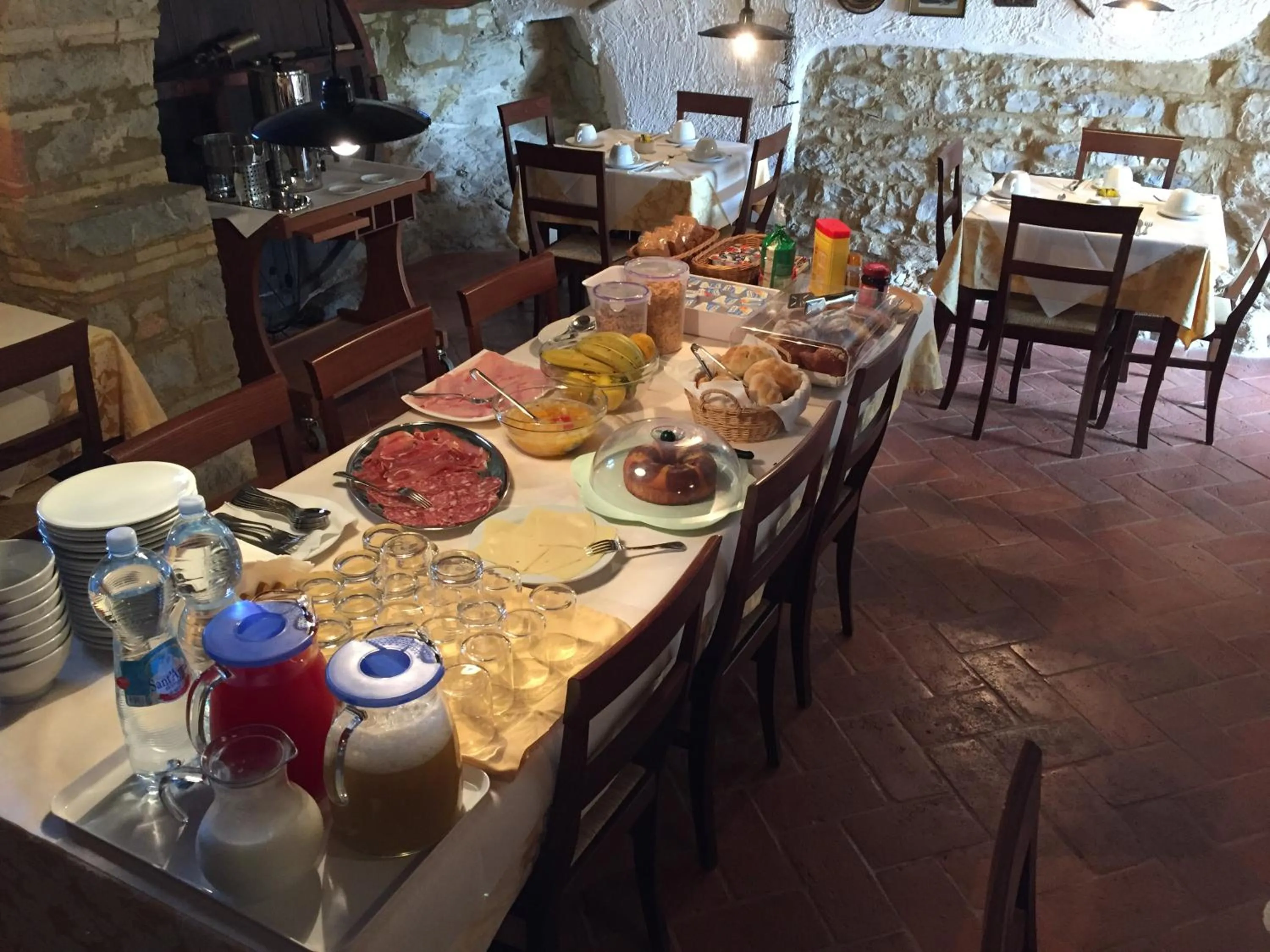 Continental breakfast in Collelungo