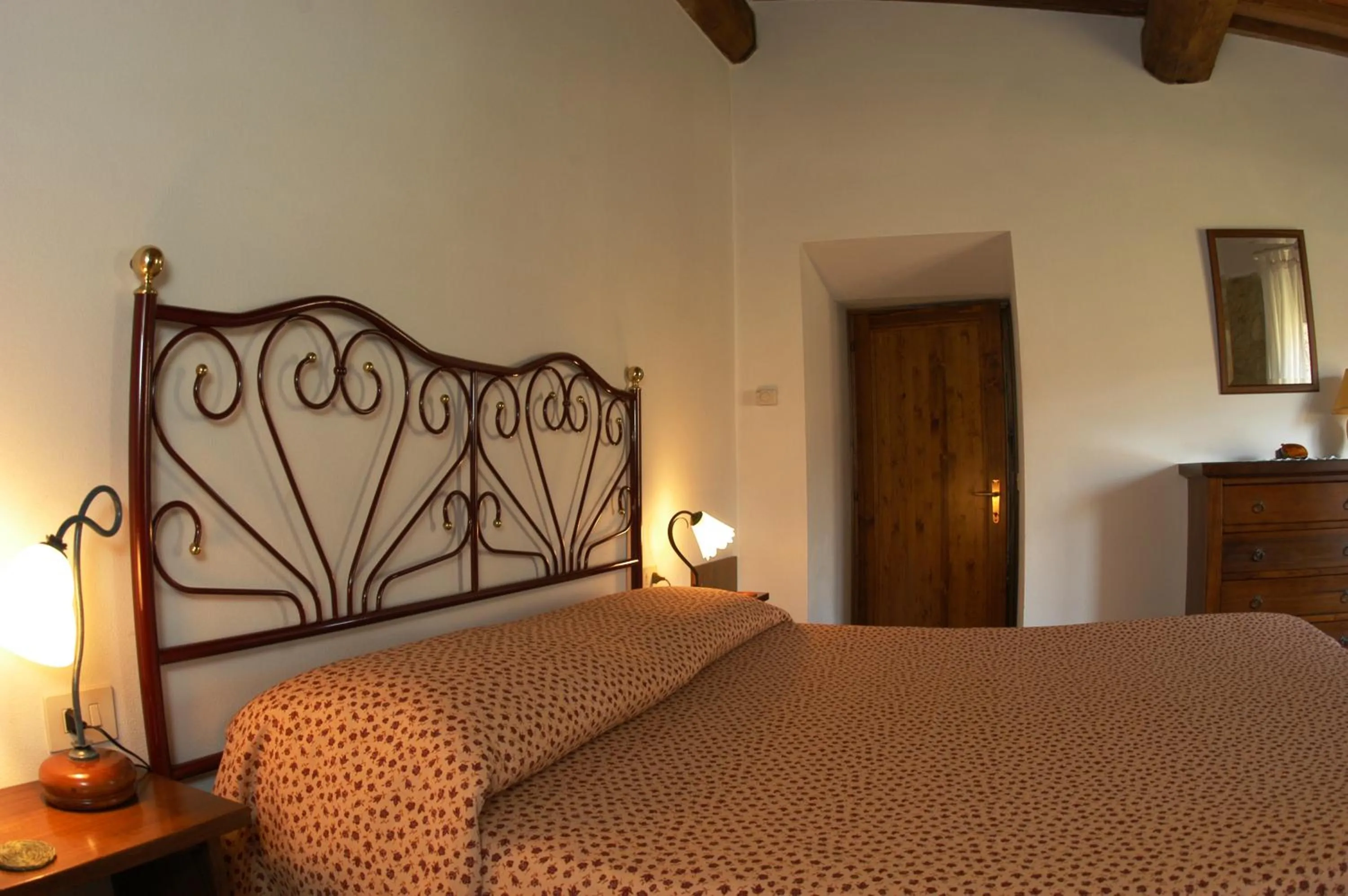 Photo of the whole room, Bed in Collelungo