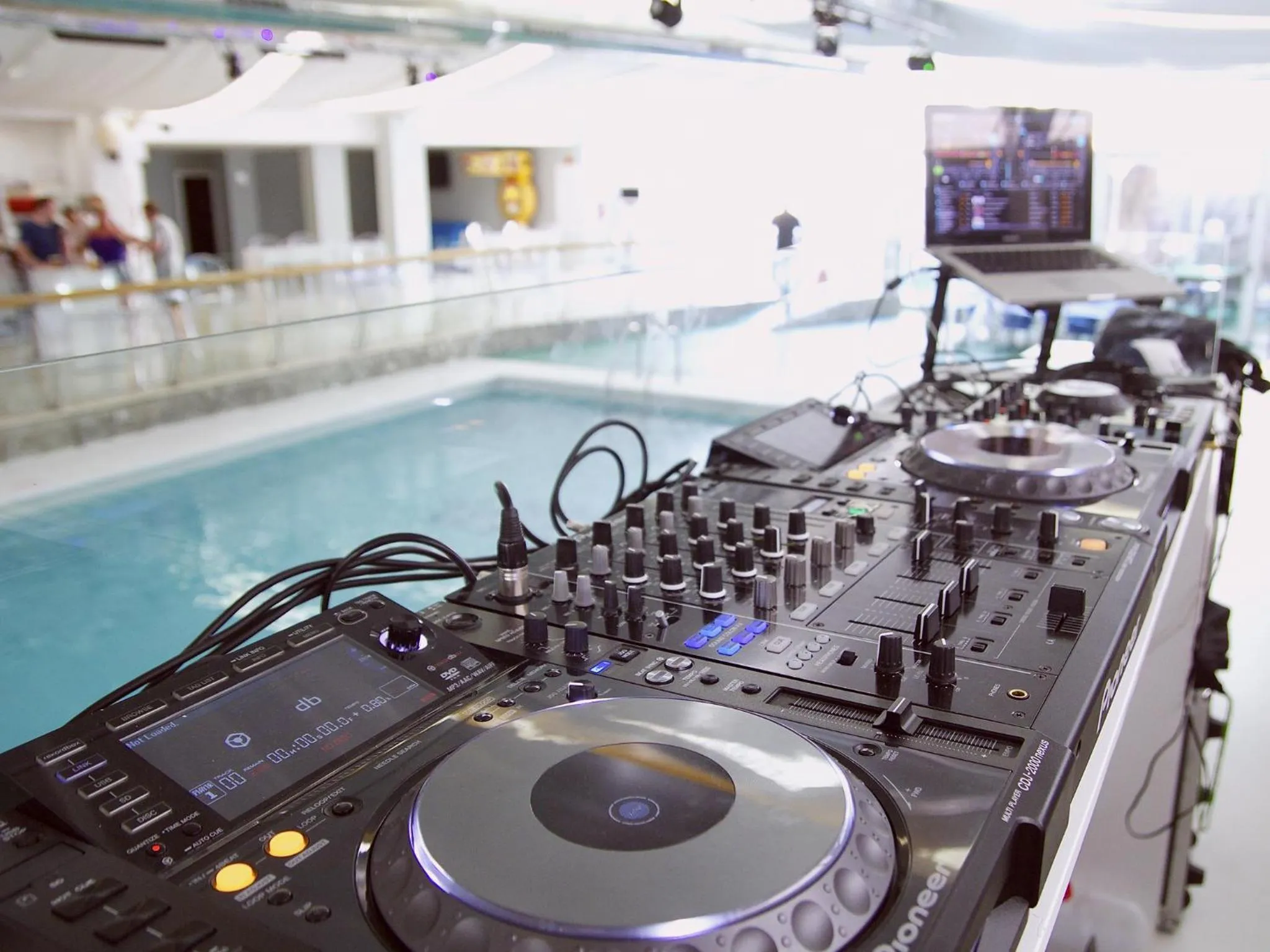 Nightclub / DJ in BC Music Resort