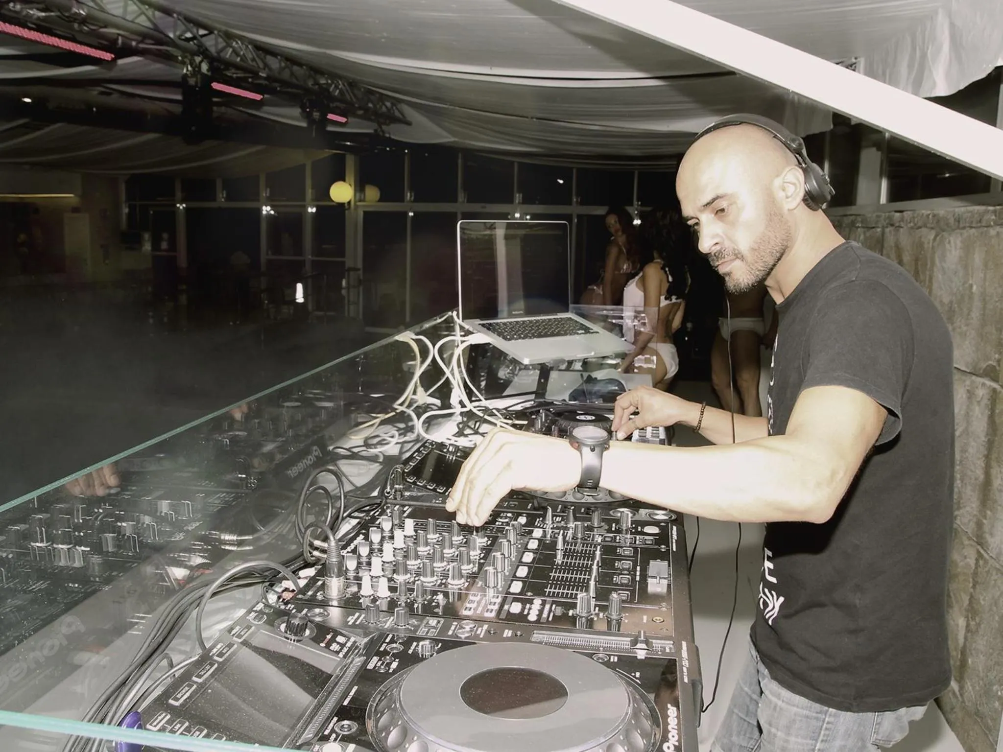 Nightclub / DJ in BC Music Resort