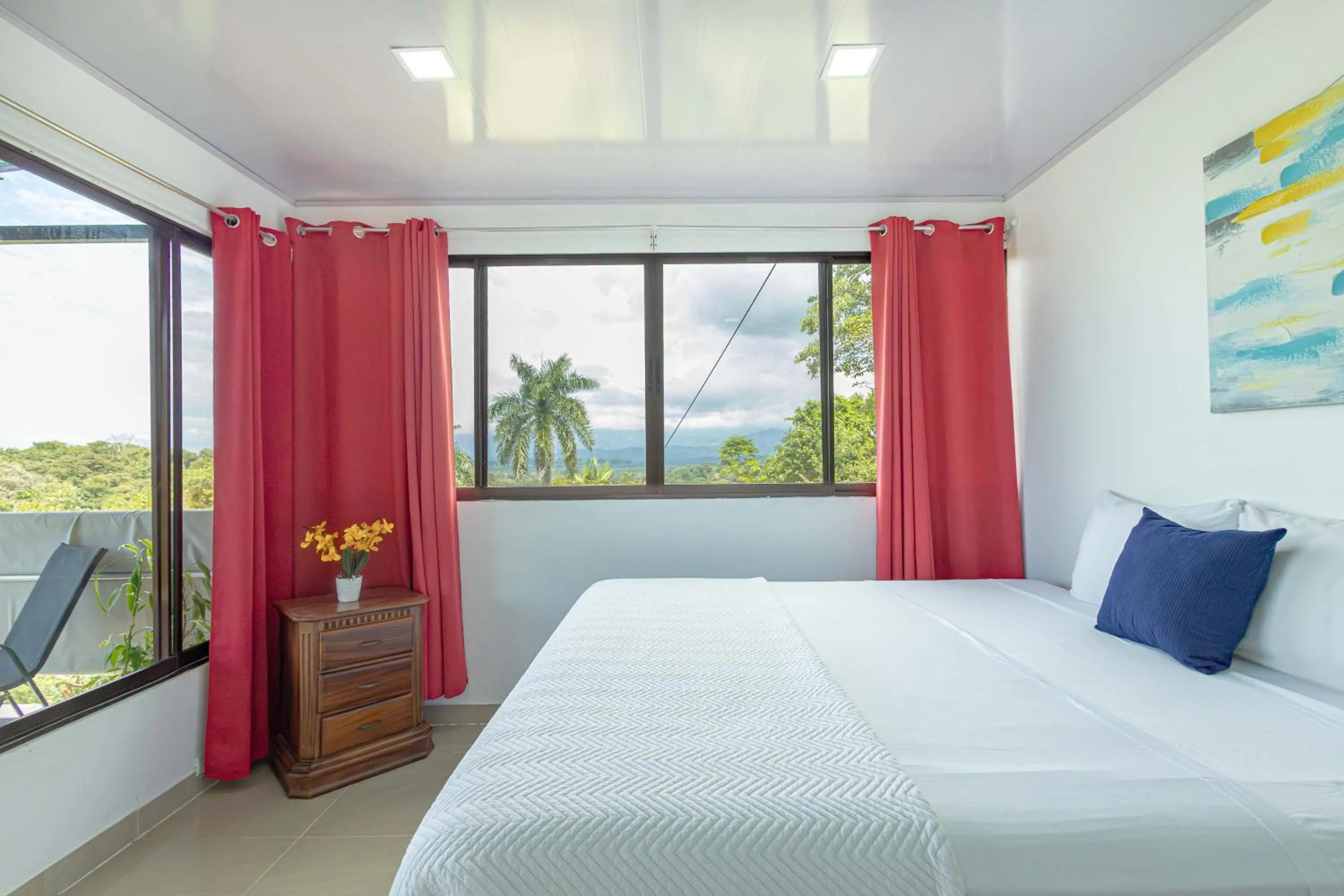 Photo of the whole room, Bed in Vista del Pacifico Boutique Hotel