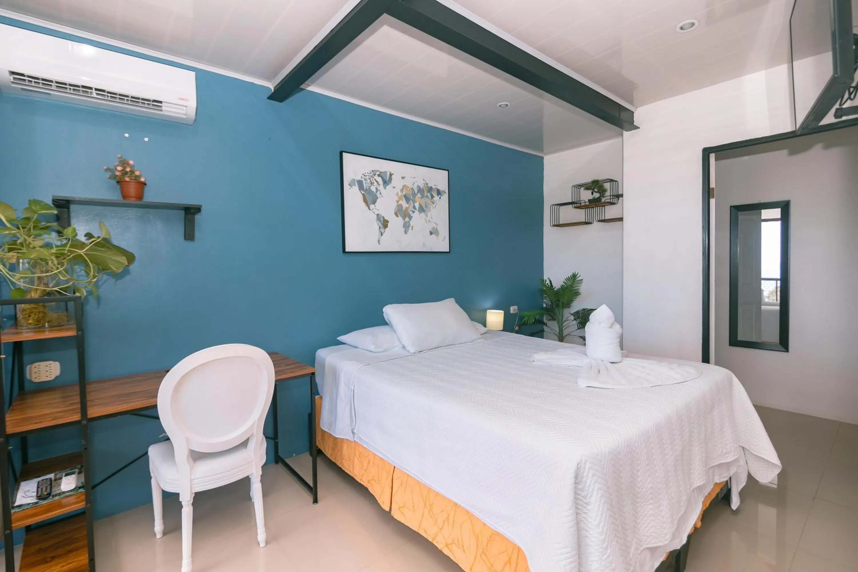 Photo of the whole room, Bed in Vista del Pacifico Boutique Hotel