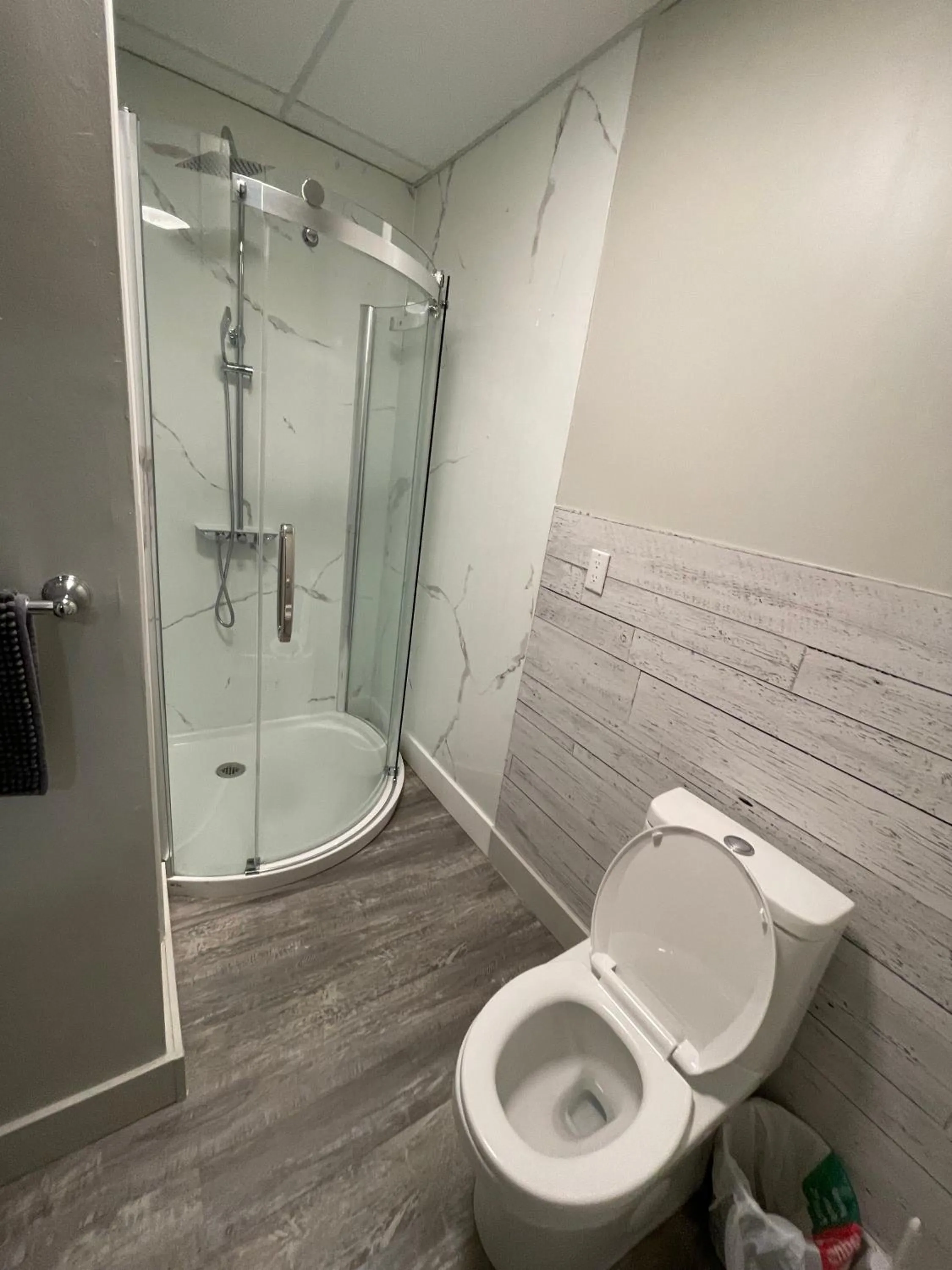 Toilet in Le Convivial