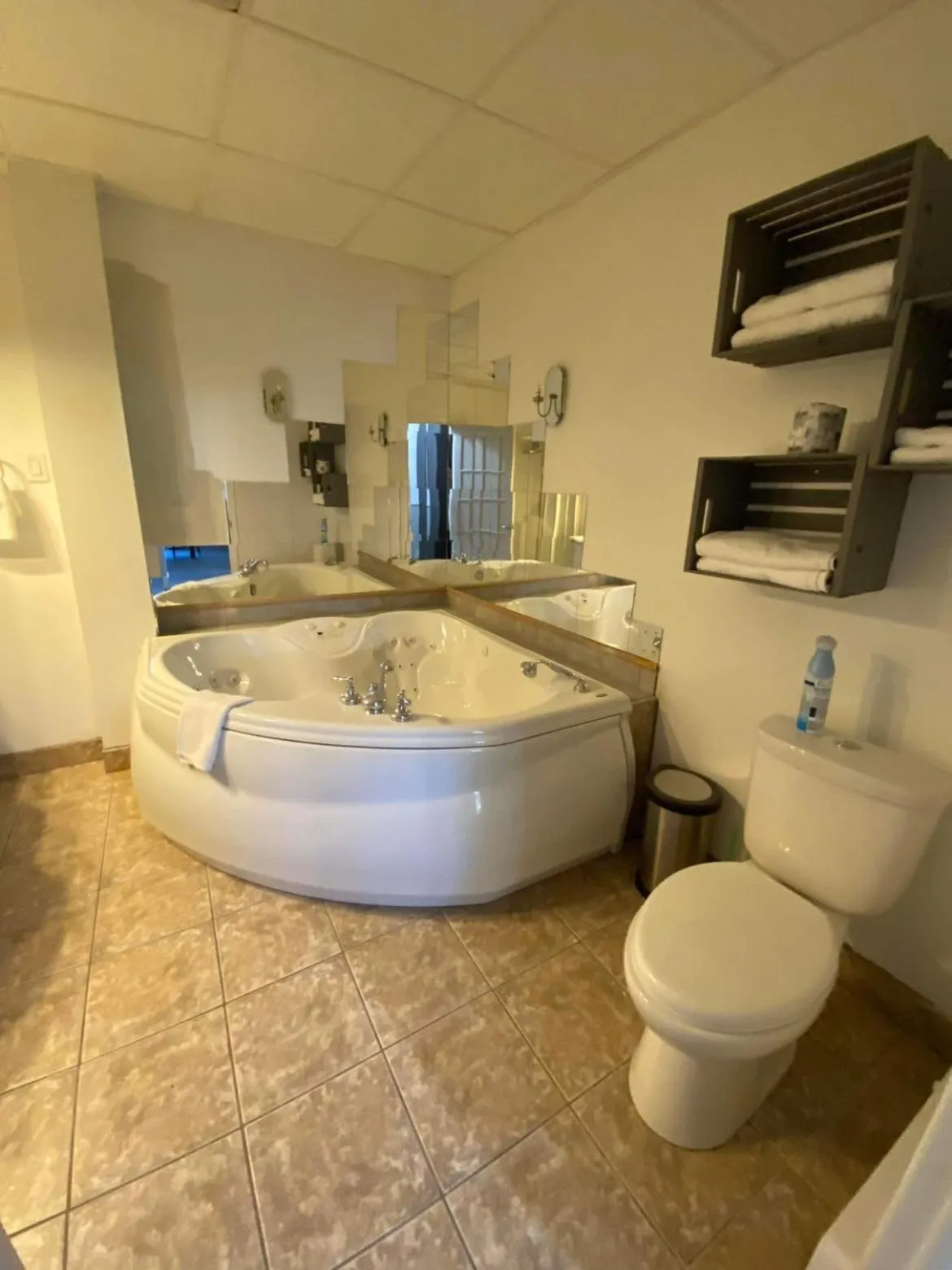 Bath in Le Convivial