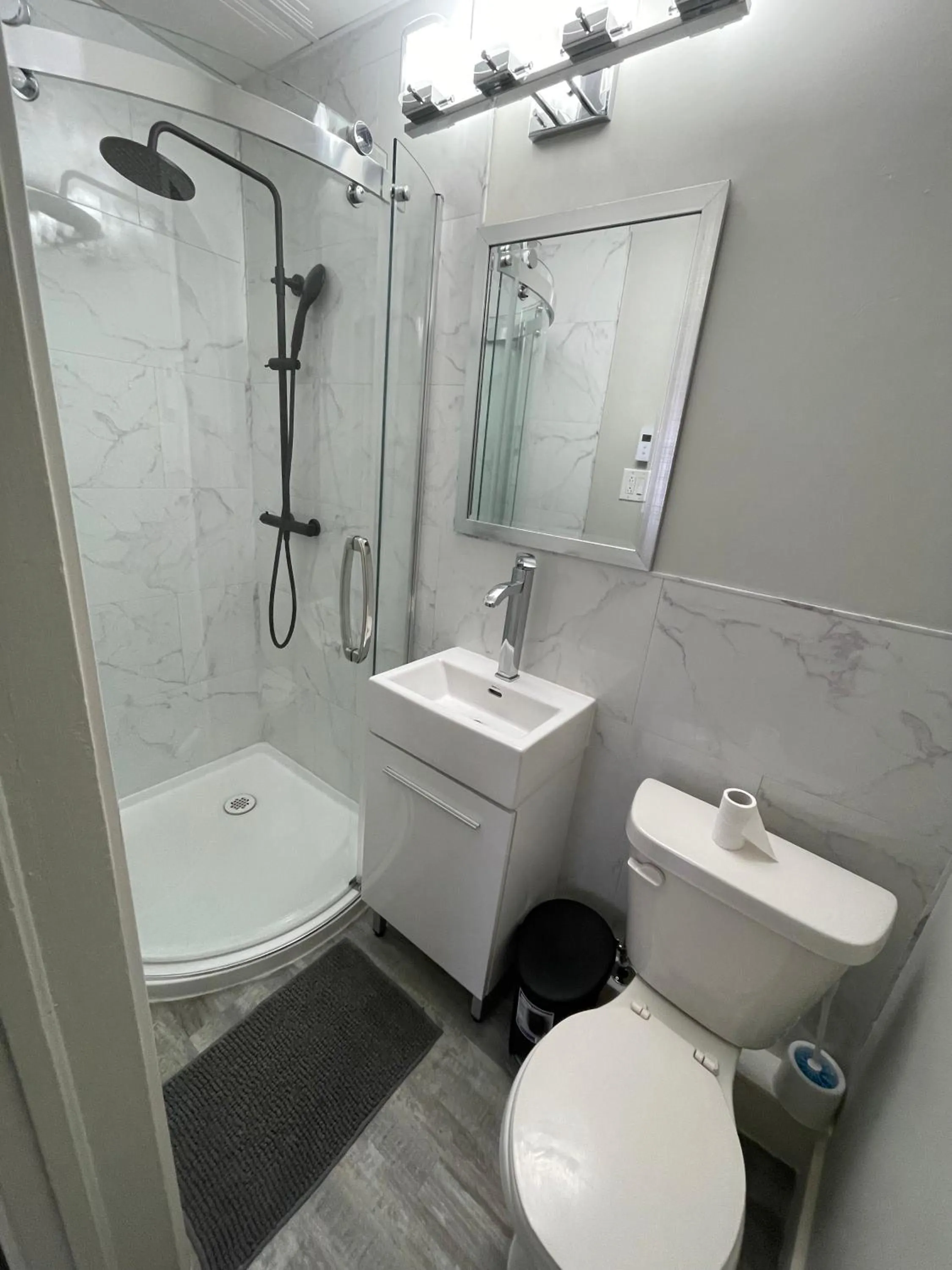 Shower in Le Convivial