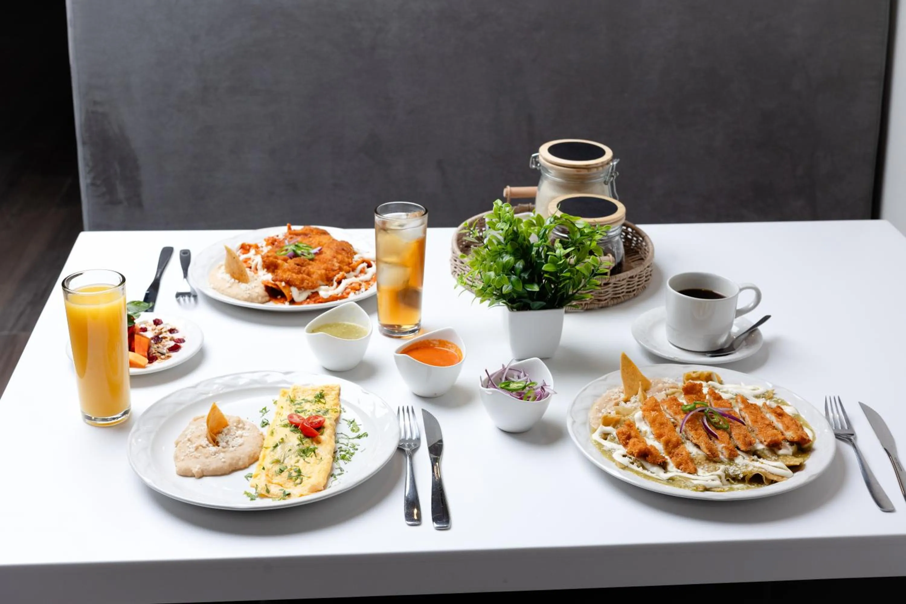 Restaurant/places to eat in Hotel Refugio